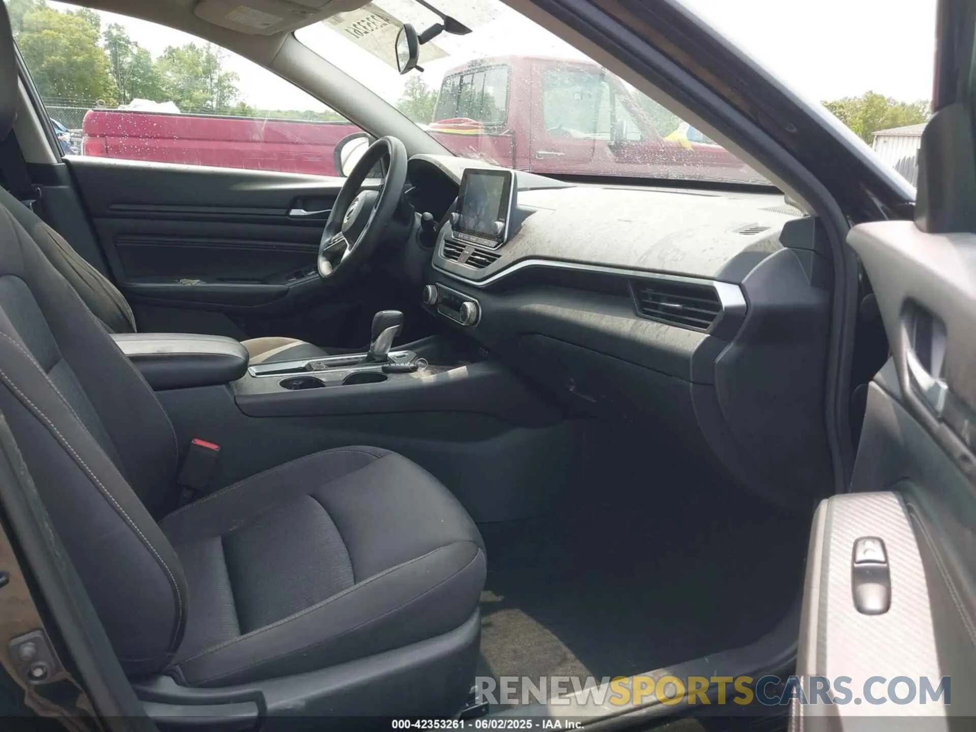 5 Photograph of a damaged car 1N4BL4BVXKC103689 NISSAN ALTIMA 2019