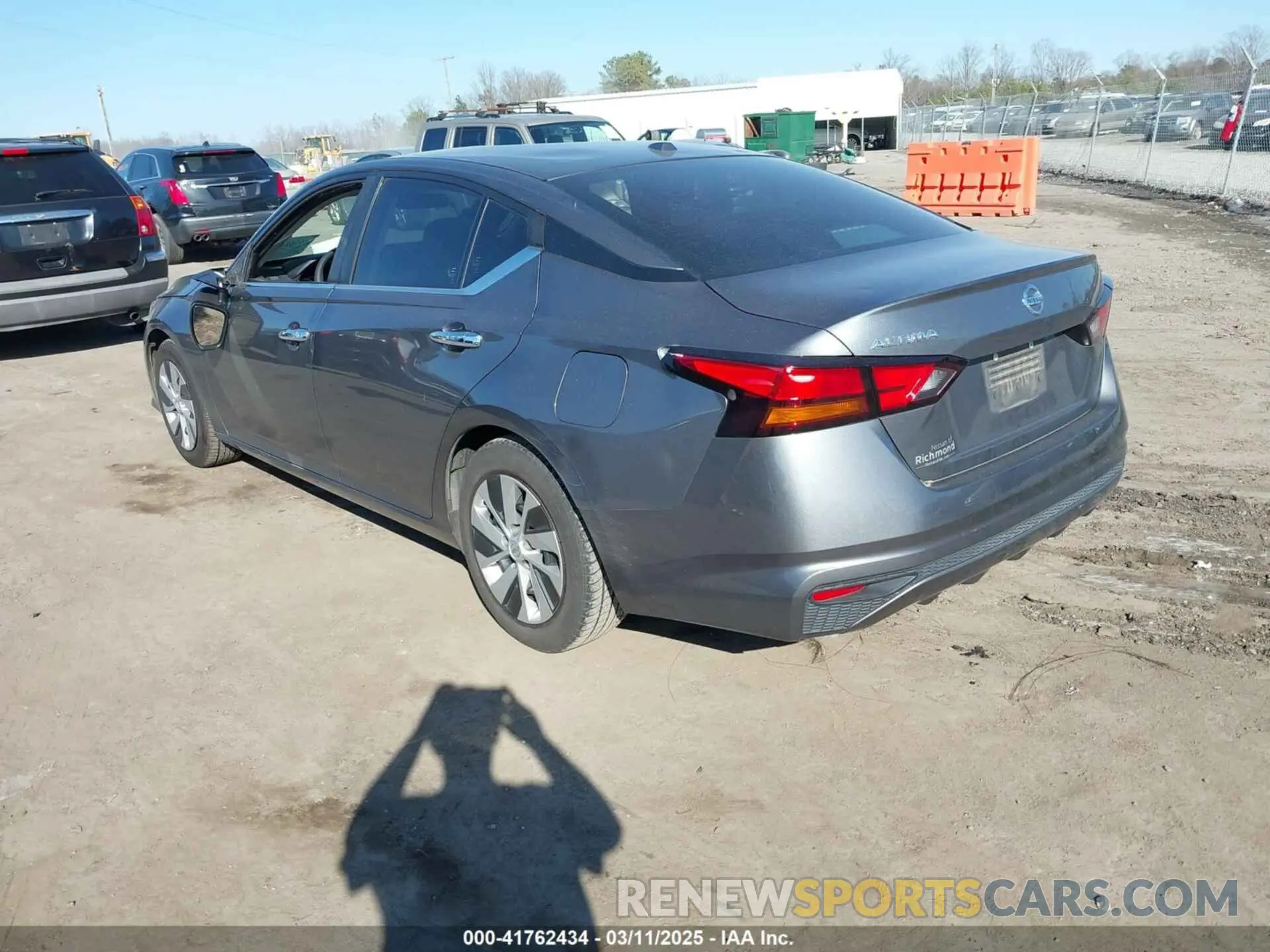 3 Photograph of a damaged car 1N4BL4BVXKC166923 NISSAN ALTIMA 2019