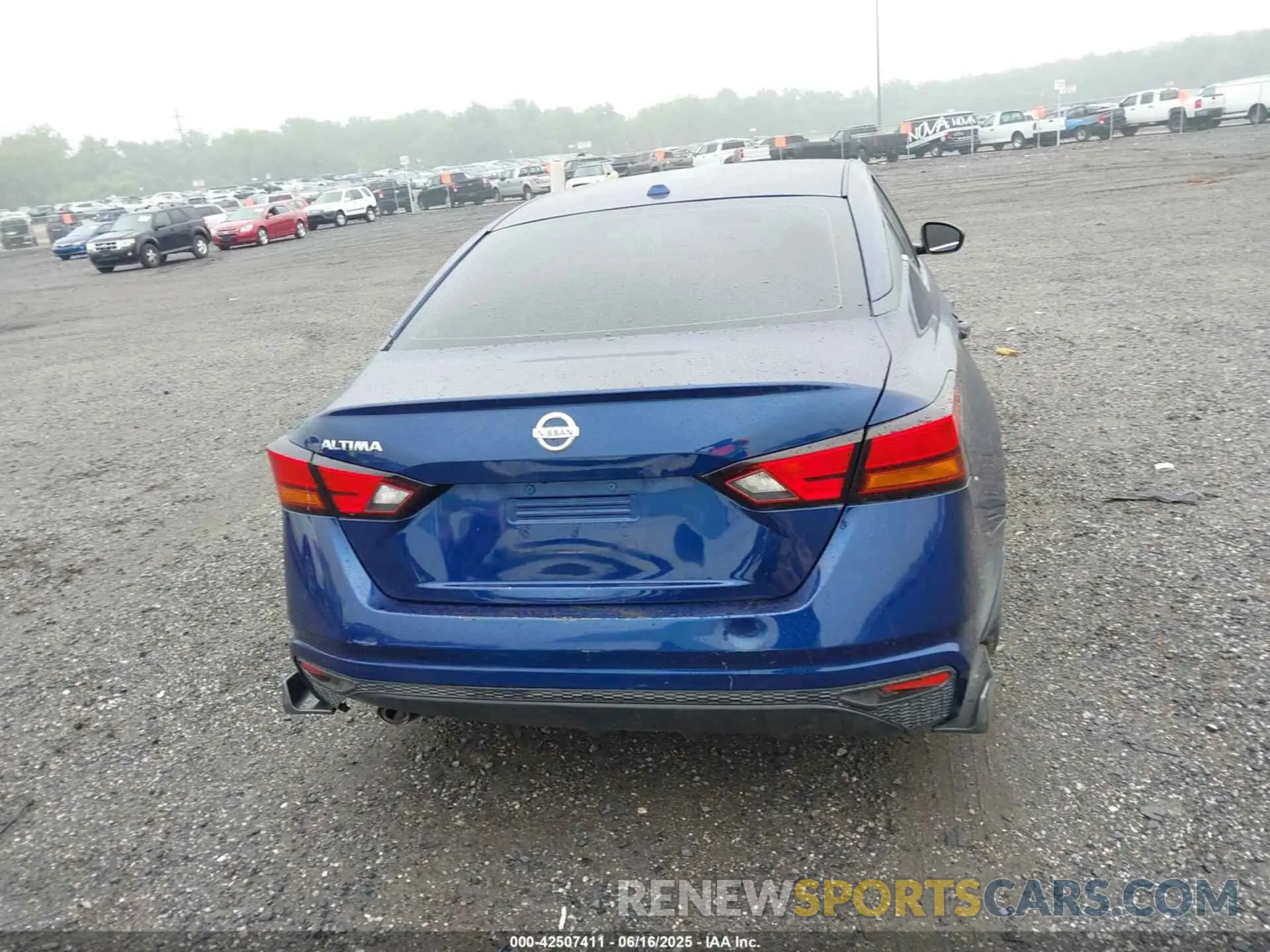 17 Photograph of a damaged car 1N4BL4BVXKC200875 NISSAN ALTIMA 2019