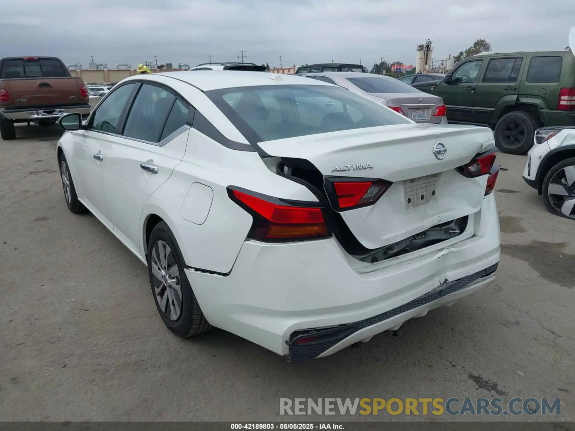 3 Photograph of a damaged car 1N4BL4BVXKC225422 NISSAN ALTIMA 2019