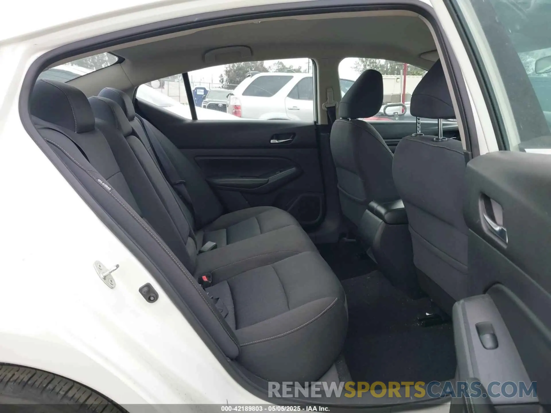 8 Photograph of a damaged car 1N4BL4BVXKC225422 NISSAN ALTIMA 2019
