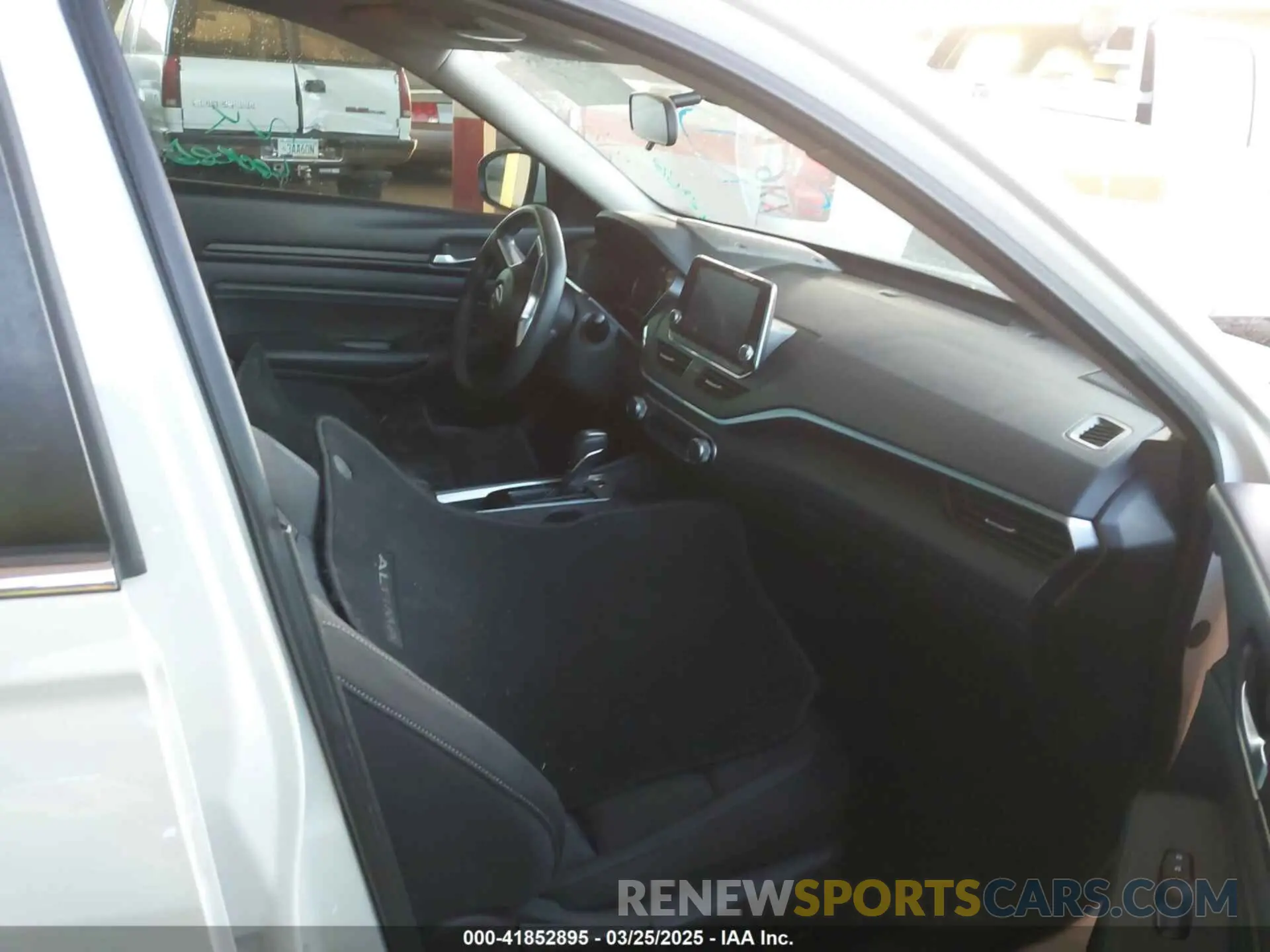 5 Photograph of a damaged car 1N4BL4BVXKC229082 NISSAN ALTIMA 2019
