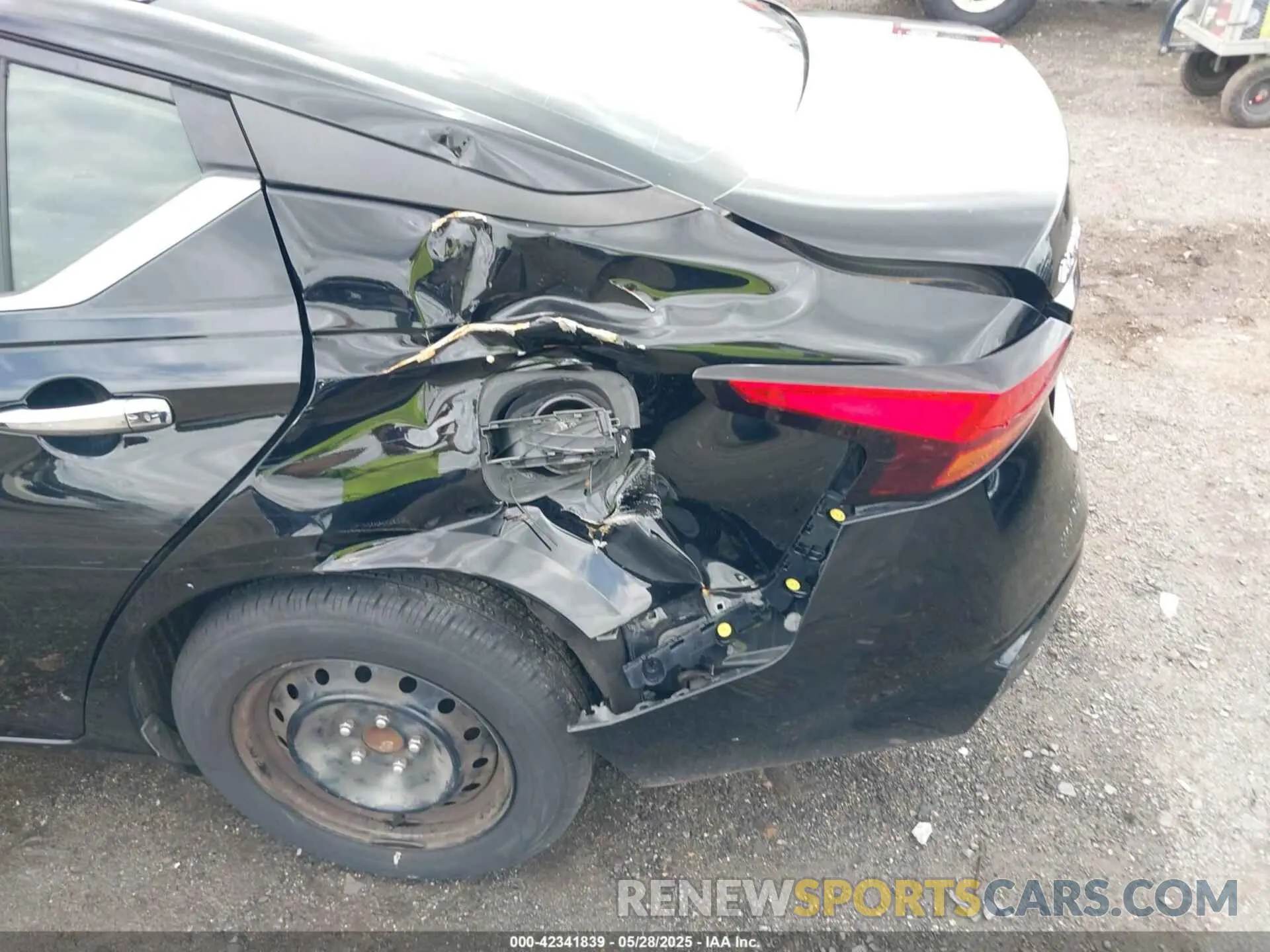 18 Photograph of a damaged car 1N4BL4BVXKC231544 NISSAN ALTIMA 2019