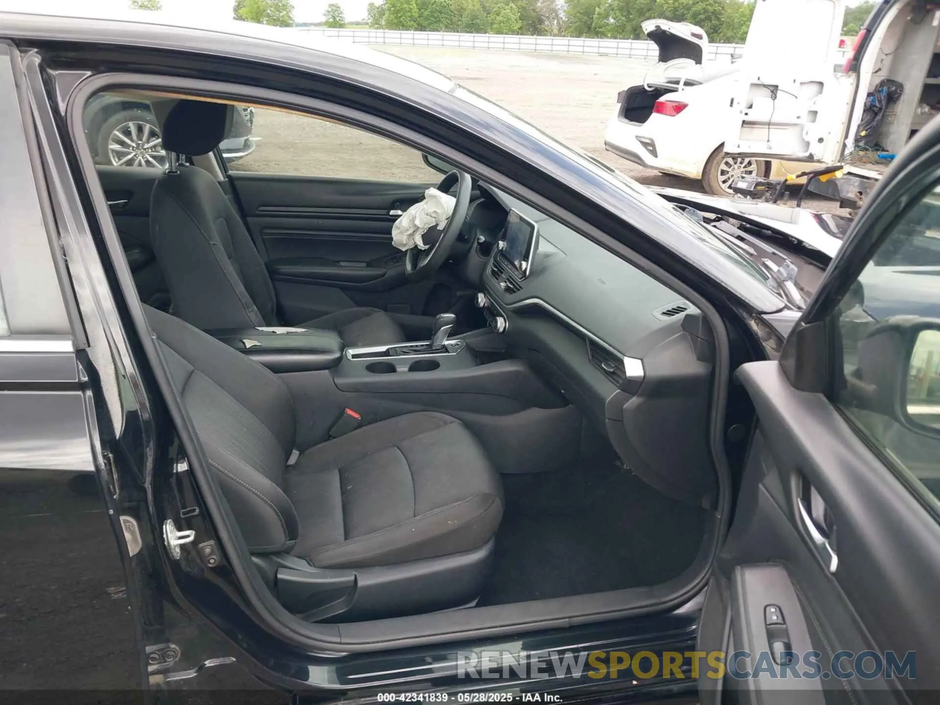 5 Photograph of a damaged car 1N4BL4BVXKC231544 NISSAN ALTIMA 2019