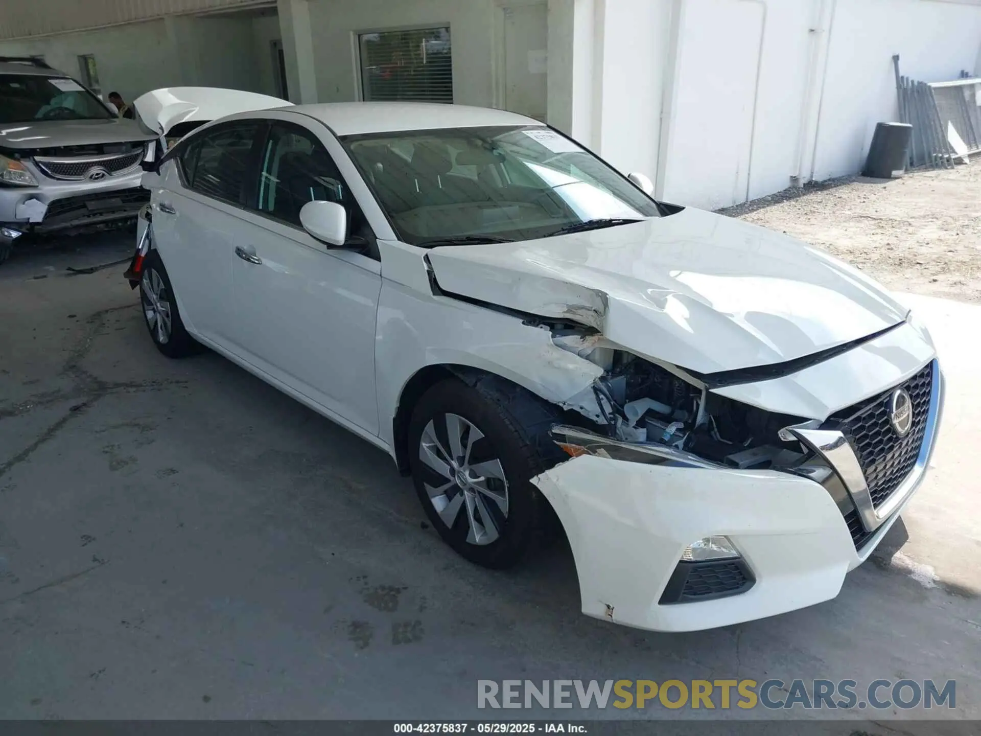 1 Photograph of a damaged car 1N4BL4BVXKC235657 NISSAN ALTIMA 2019