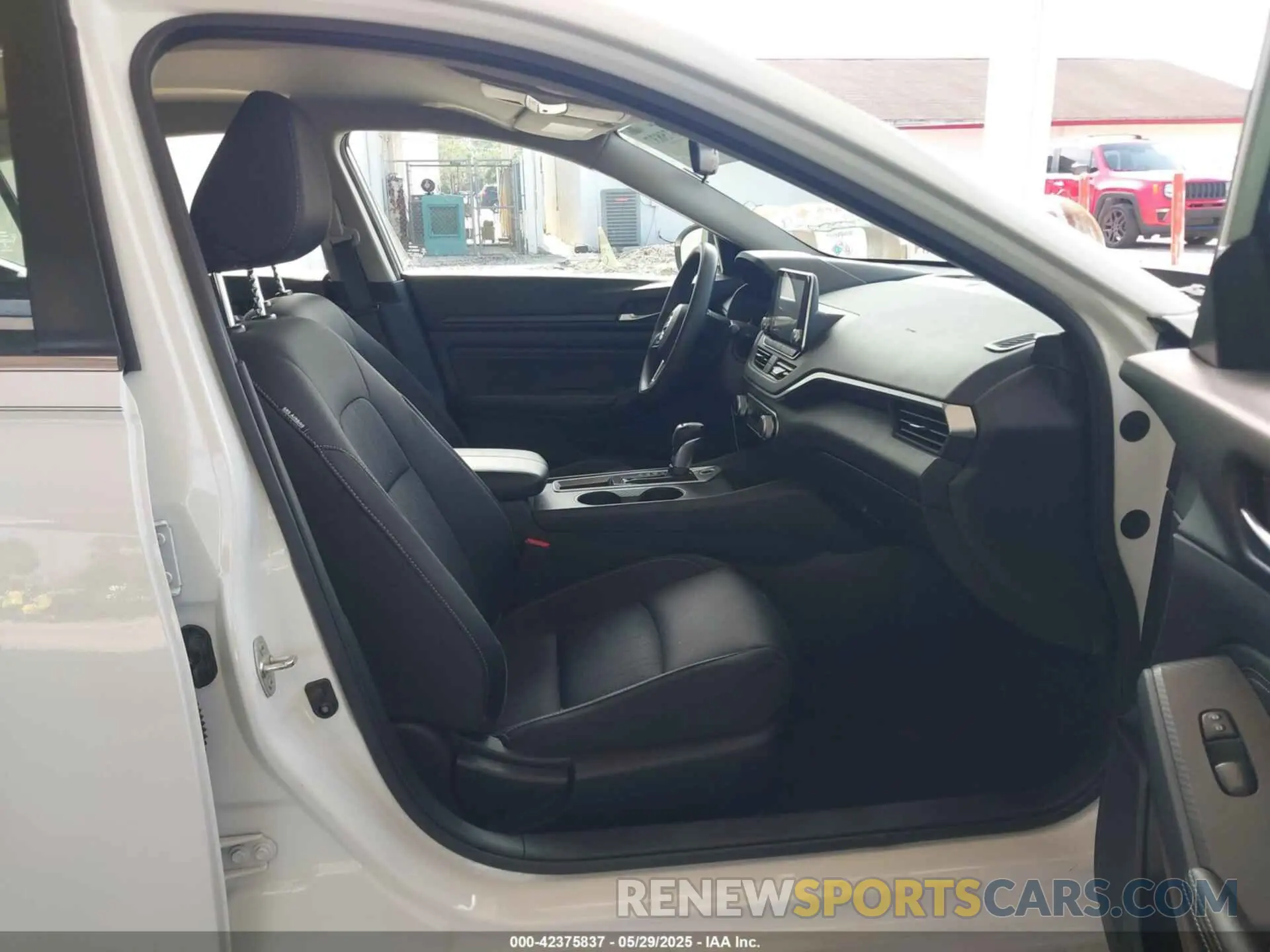 5 Photograph of a damaged car 1N4BL4BVXKC235657 NISSAN ALTIMA 2019