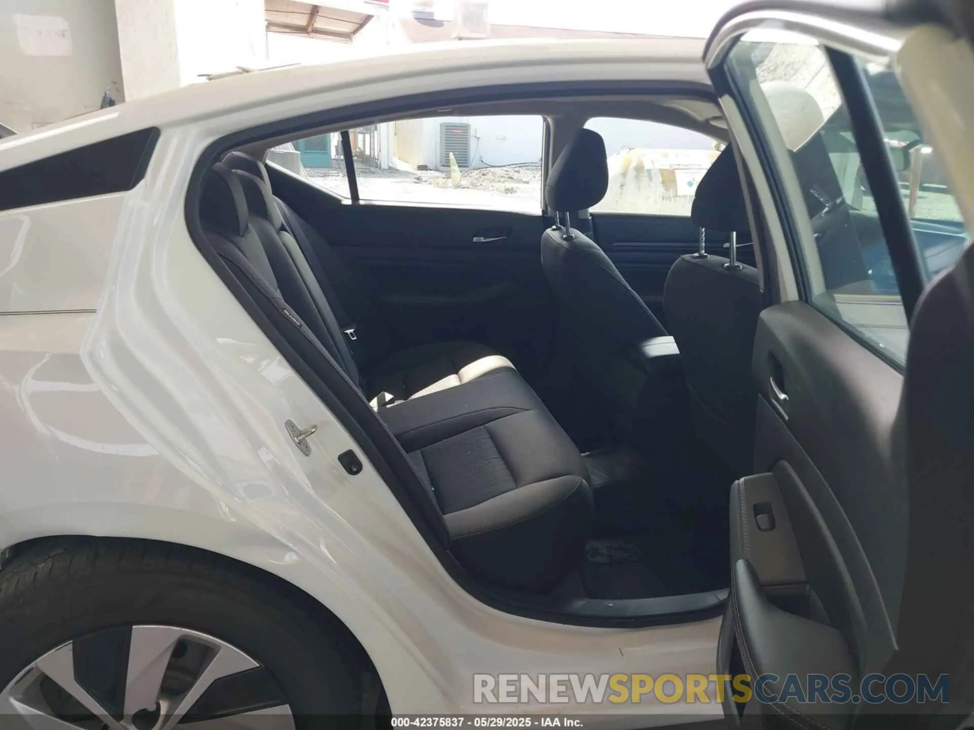 8 Photograph of a damaged car 1N4BL4BVXKC235657 NISSAN ALTIMA 2019