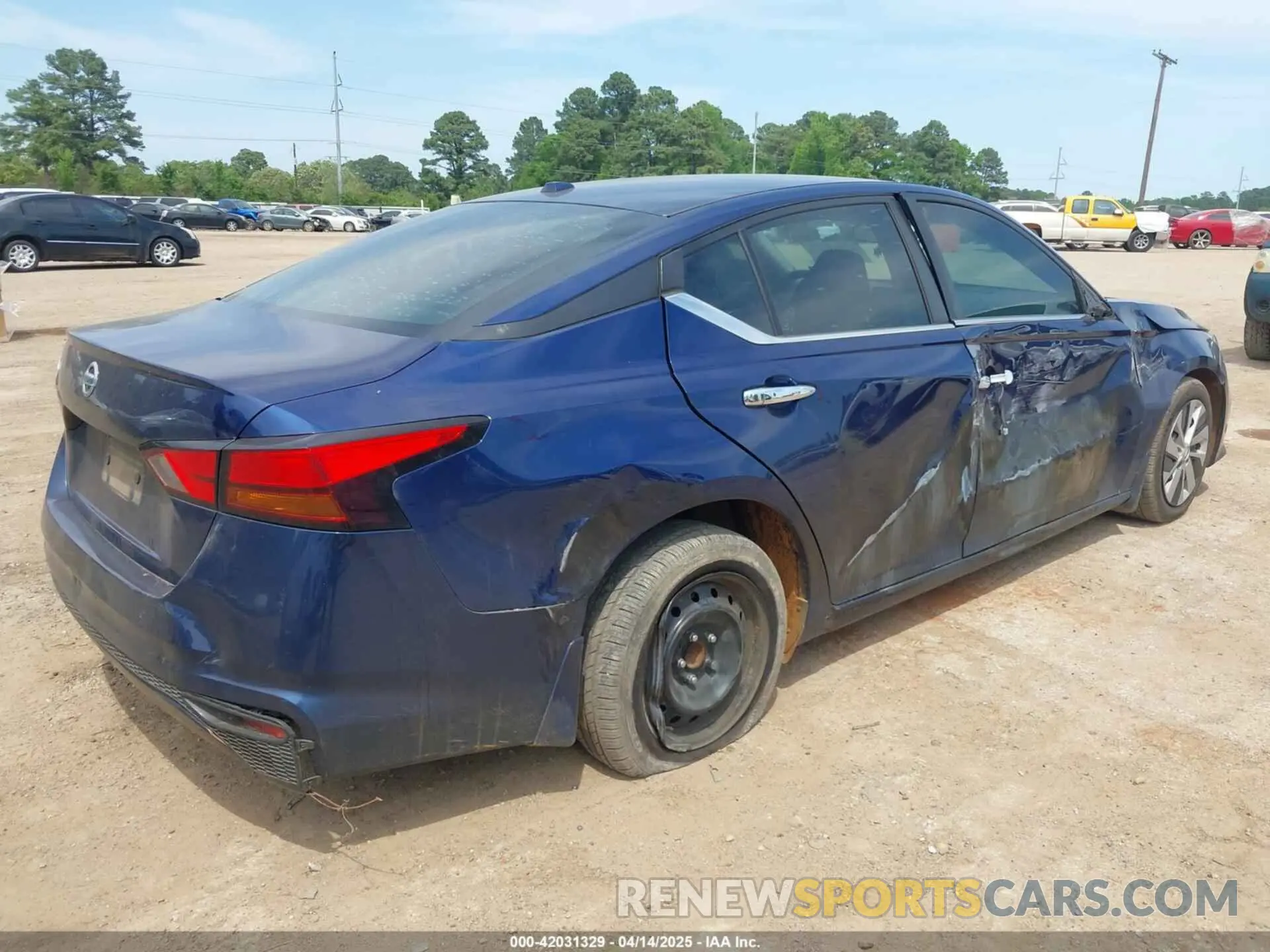 4 Photograph of a damaged car 1N4BL4BVXKC254970 NISSAN ALTIMA 2019
