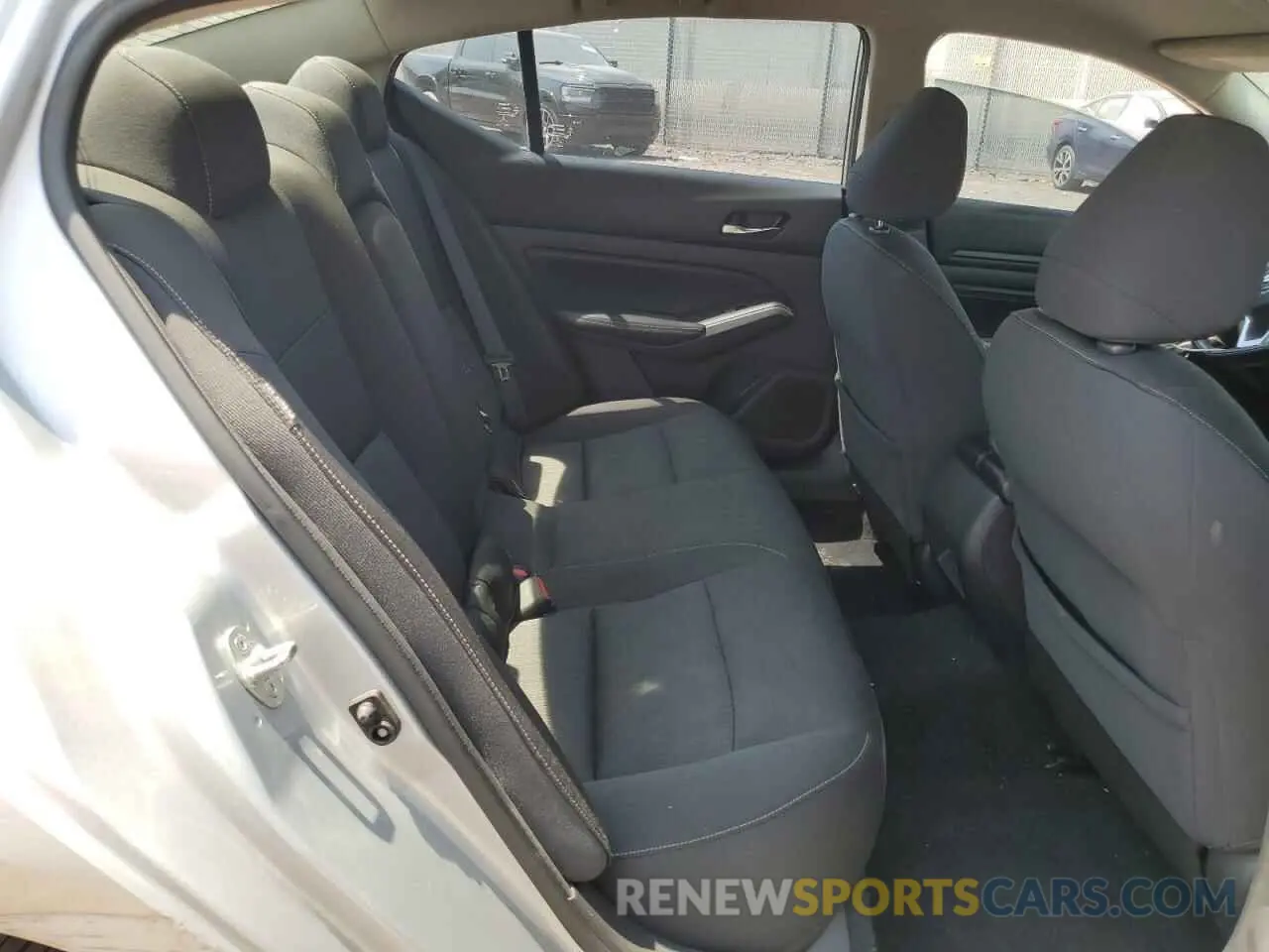 10 Photograph of a damaged car 1N4BL4BW0KN320939 NISSAN ALTIMA 2019