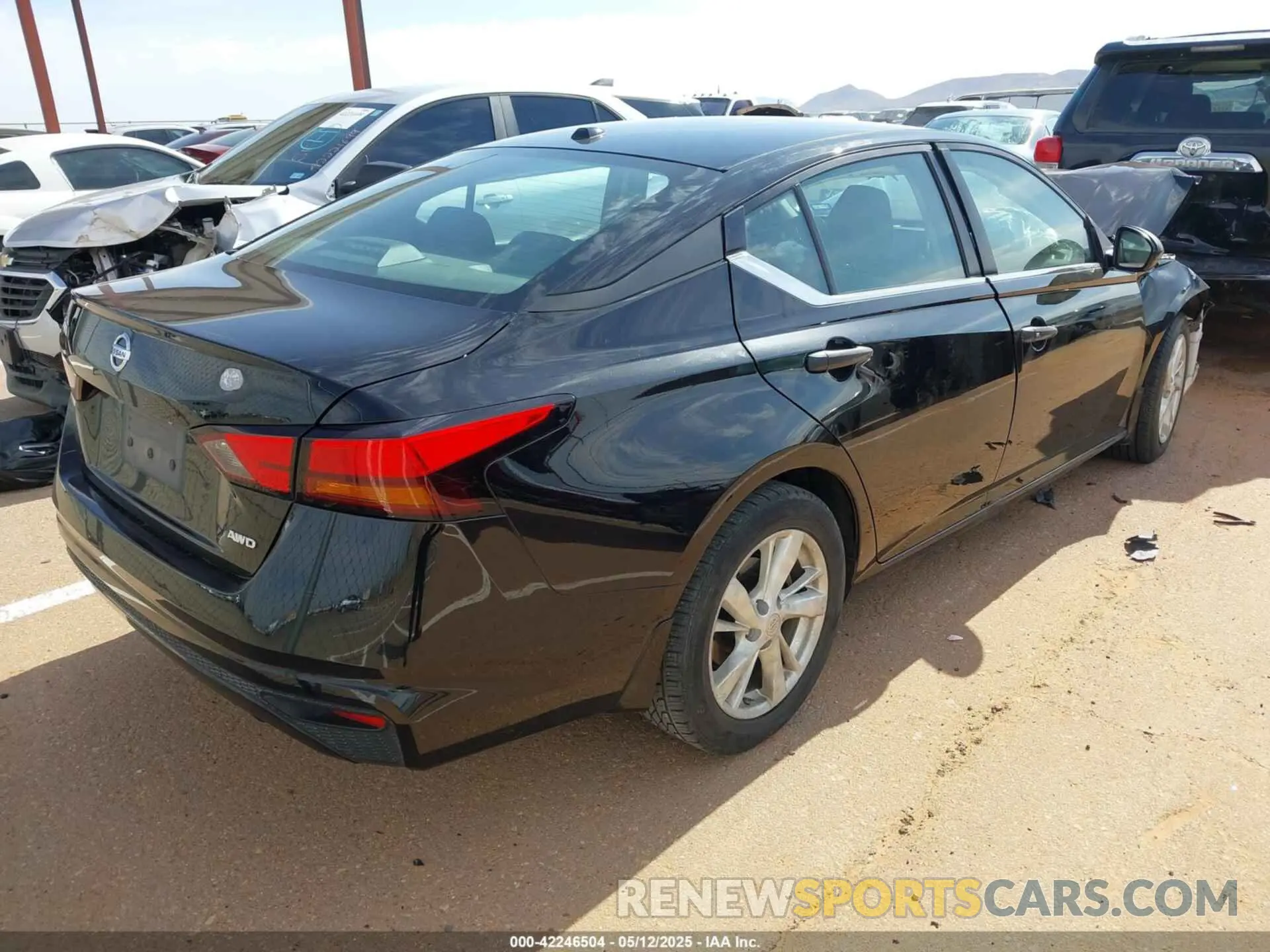 4 Photograph of a damaged car 1N4BL4BW1KC200661 NISSAN ALTIMA 2019