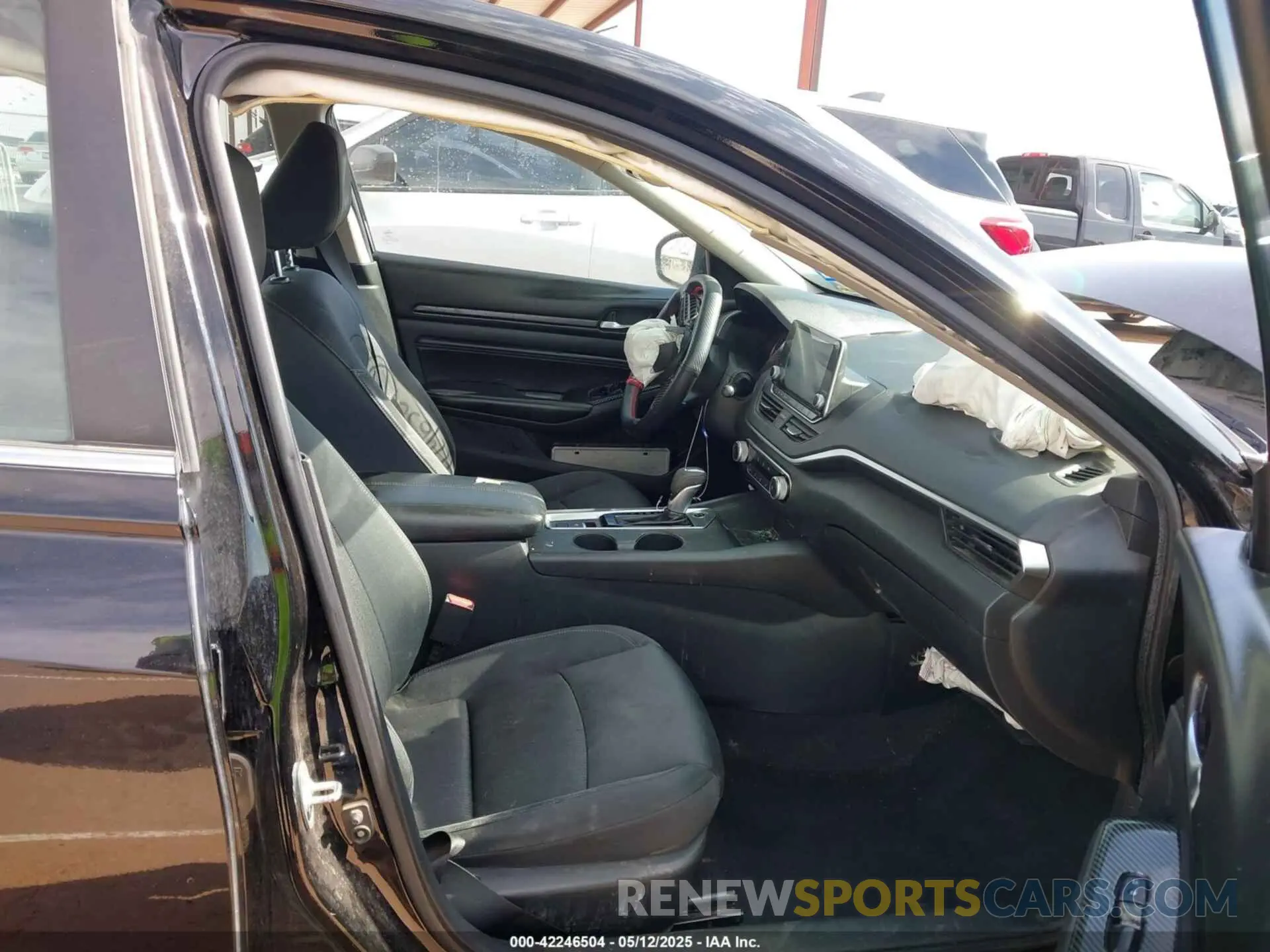 5 Photograph of a damaged car 1N4BL4BW1KC200661 NISSAN ALTIMA 2019