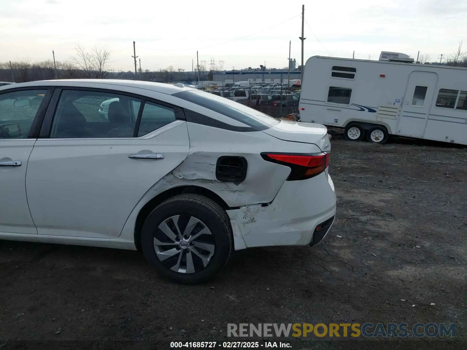 6 Photograph of a damaged car 1N4BL4BW2KC142303 NISSAN ALTIMA 2019