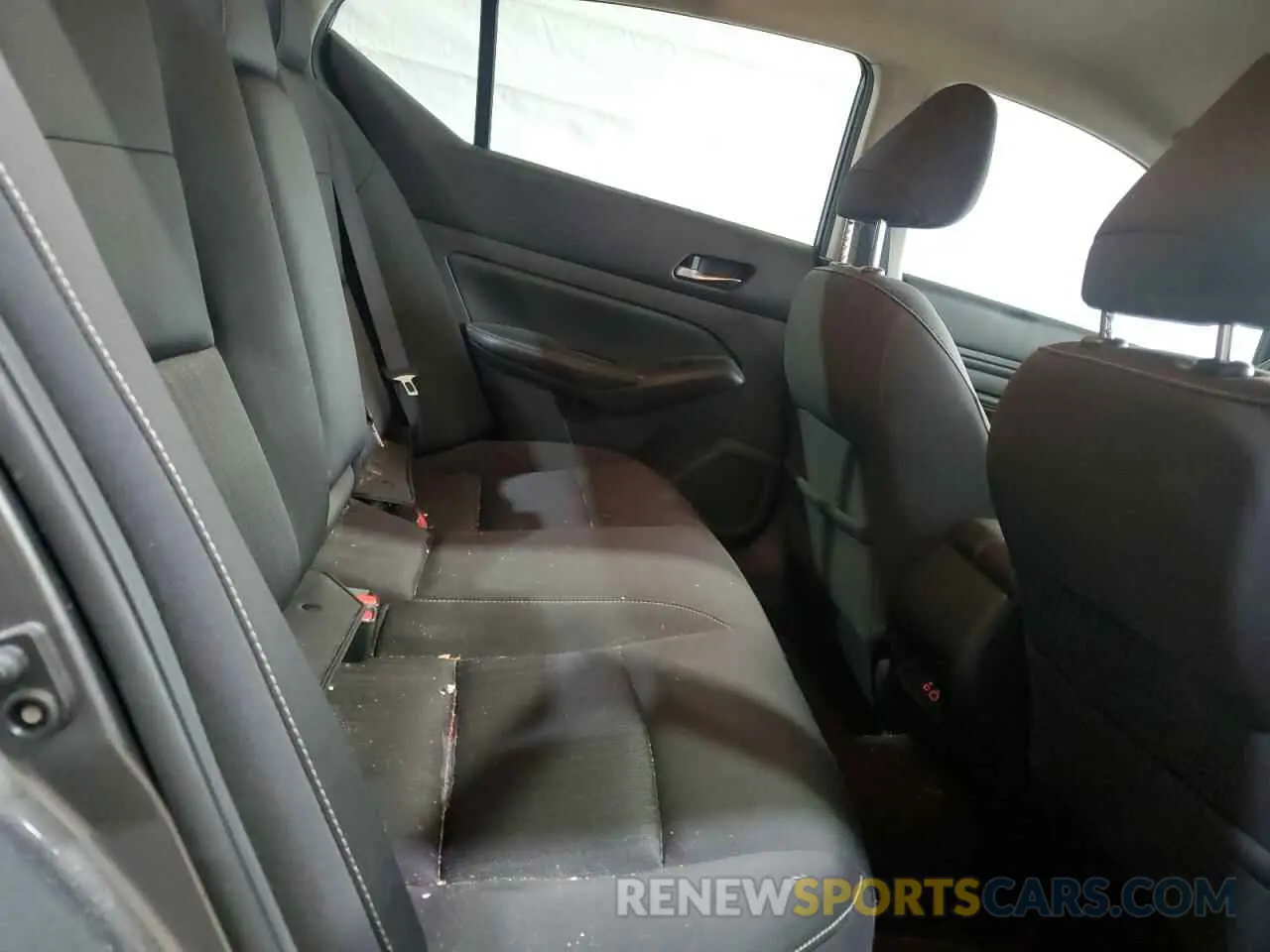 10 Photograph of a damaged car 1N4BL4BW2KC215797 NISSAN ALTIMA 2019