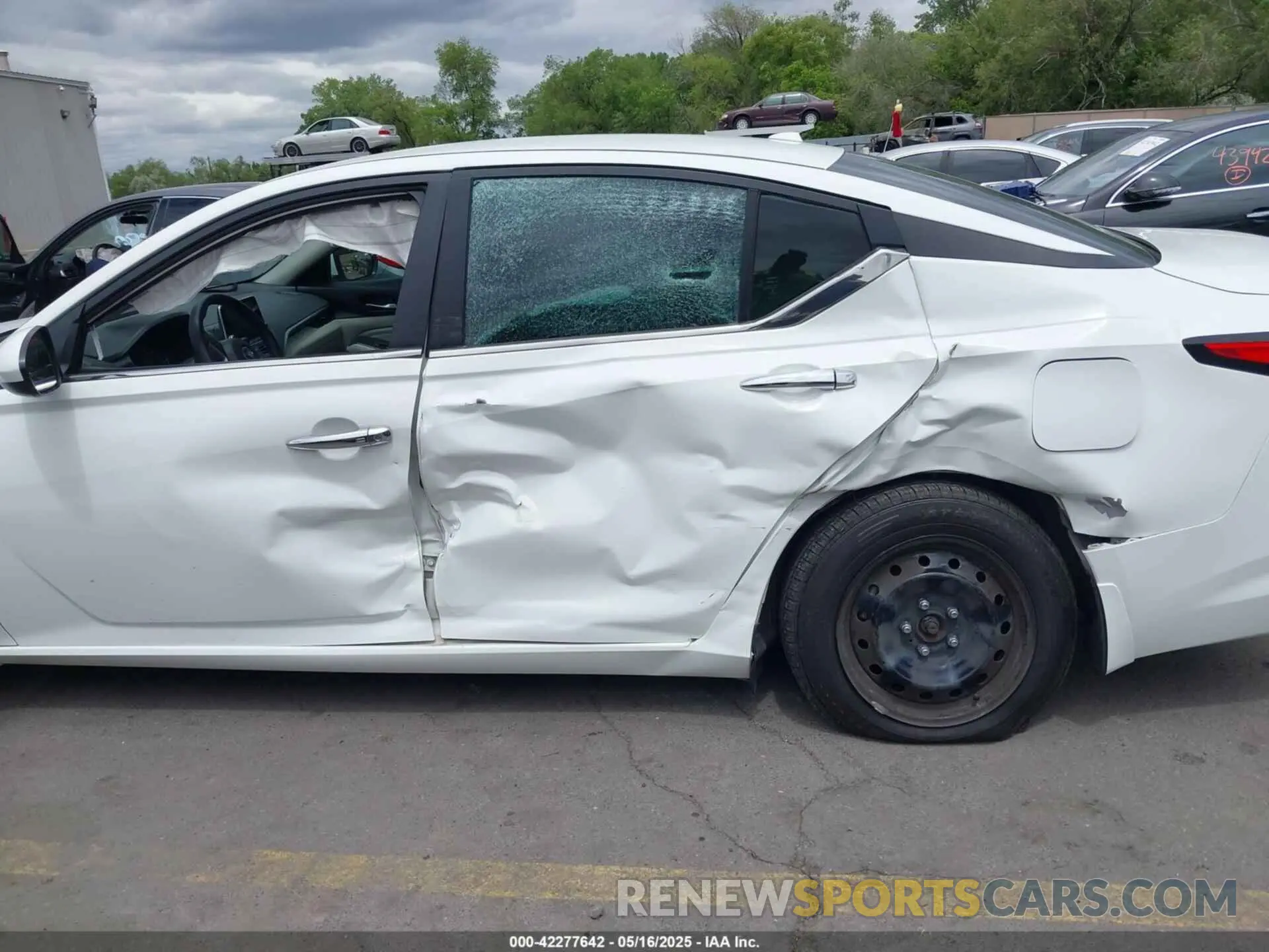 6 Photograph of a damaged car 1N4BL4BW2KN312342 NISSAN ALTIMA 2019