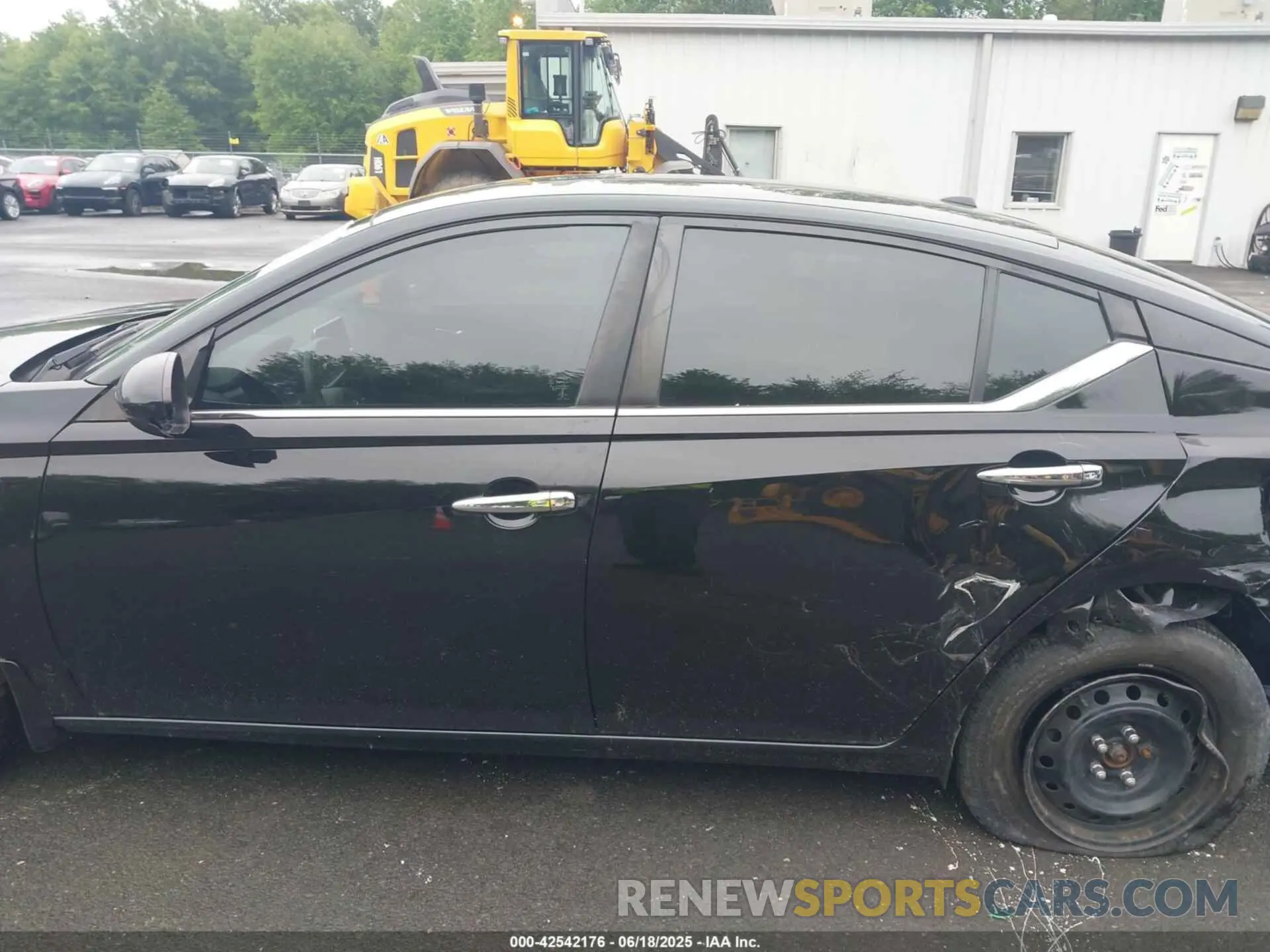 14 Photograph of a damaged car 1N4BL4BW3KC147770 NISSAN ALTIMA 2019