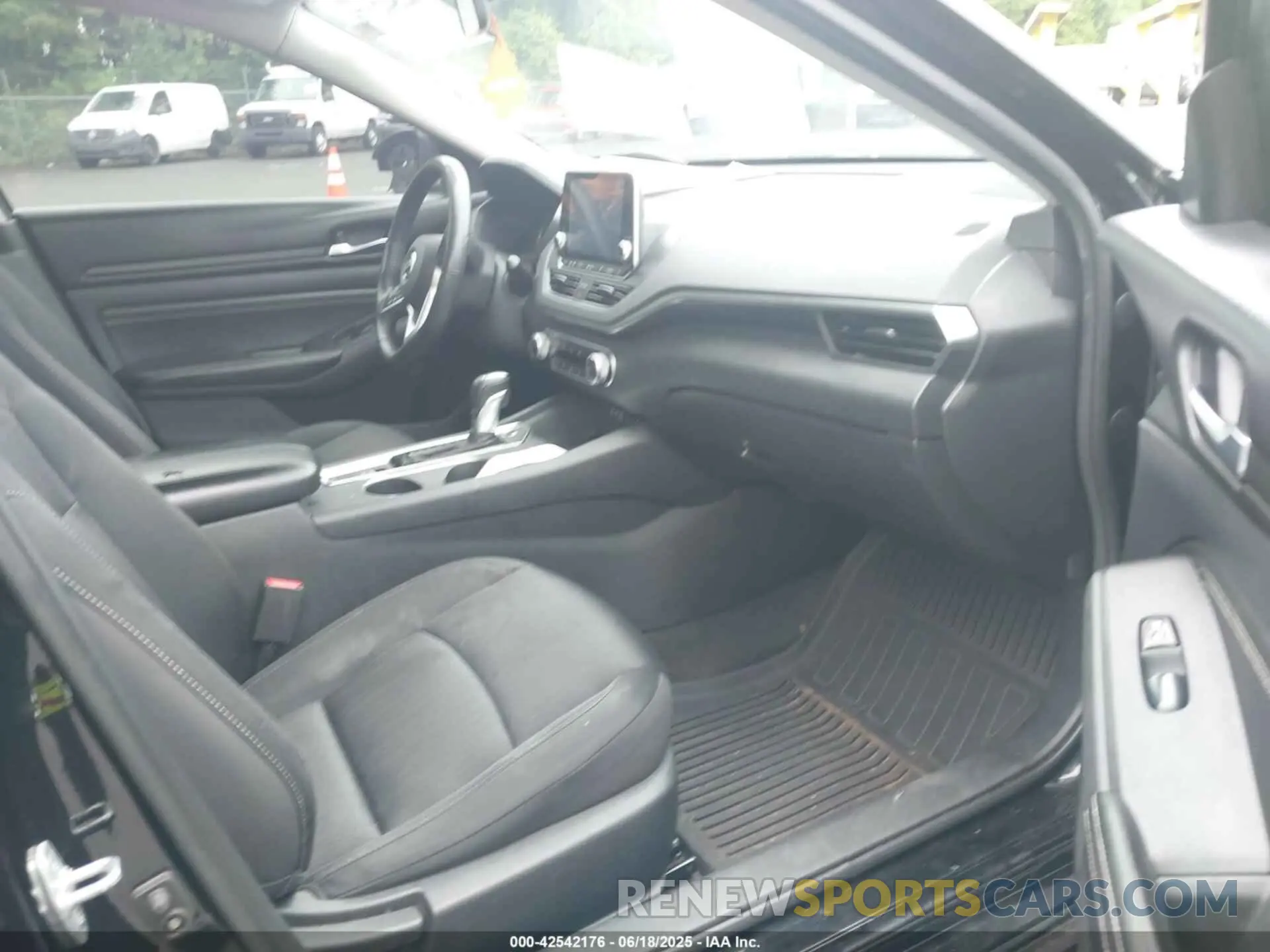 5 Photograph of a damaged car 1N4BL4BW3KC147770 NISSAN ALTIMA 2019