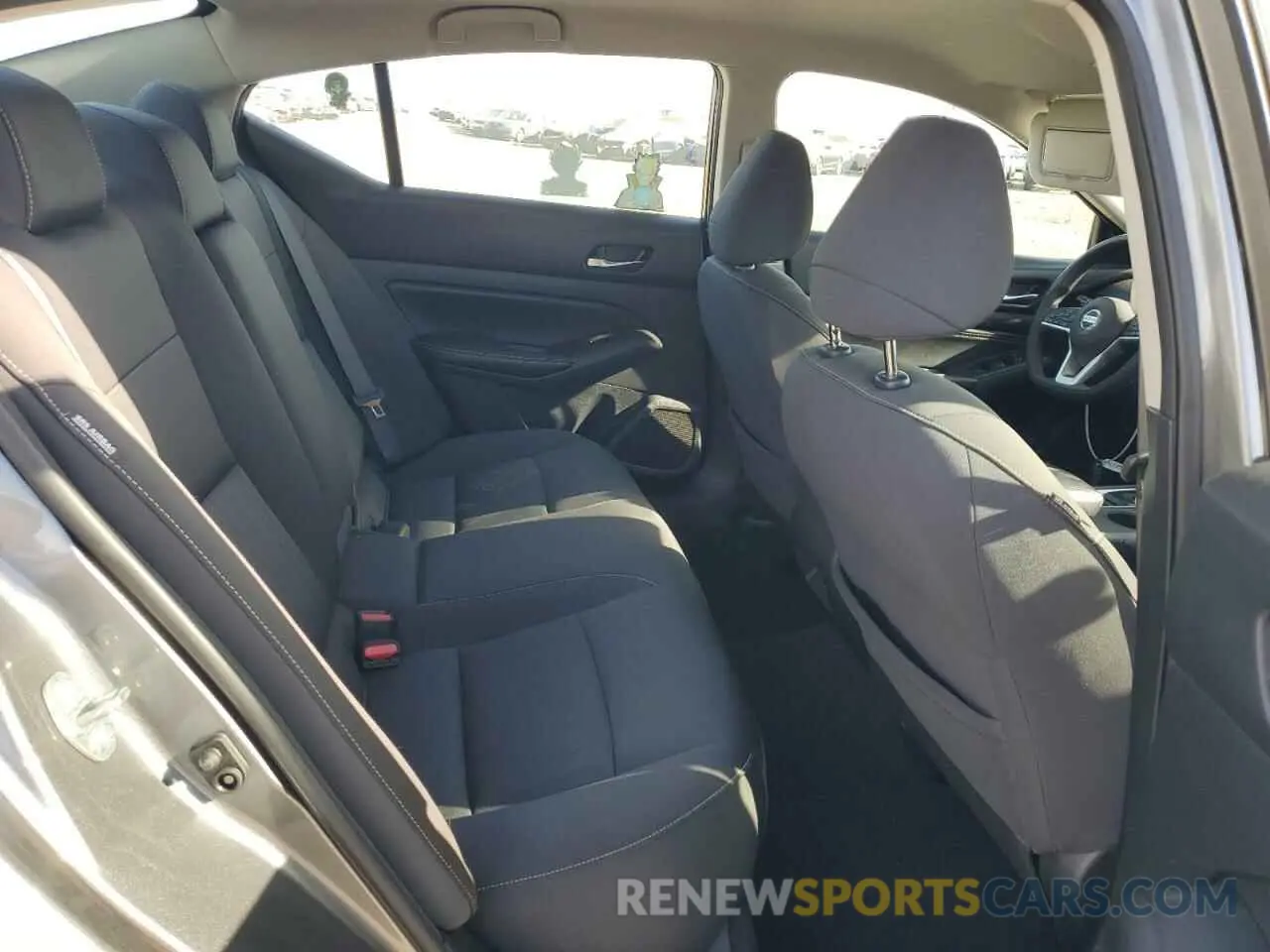 10 Photograph of a damaged car 1N4BL4BW3KC169722 NISSAN ALTIMA 2019