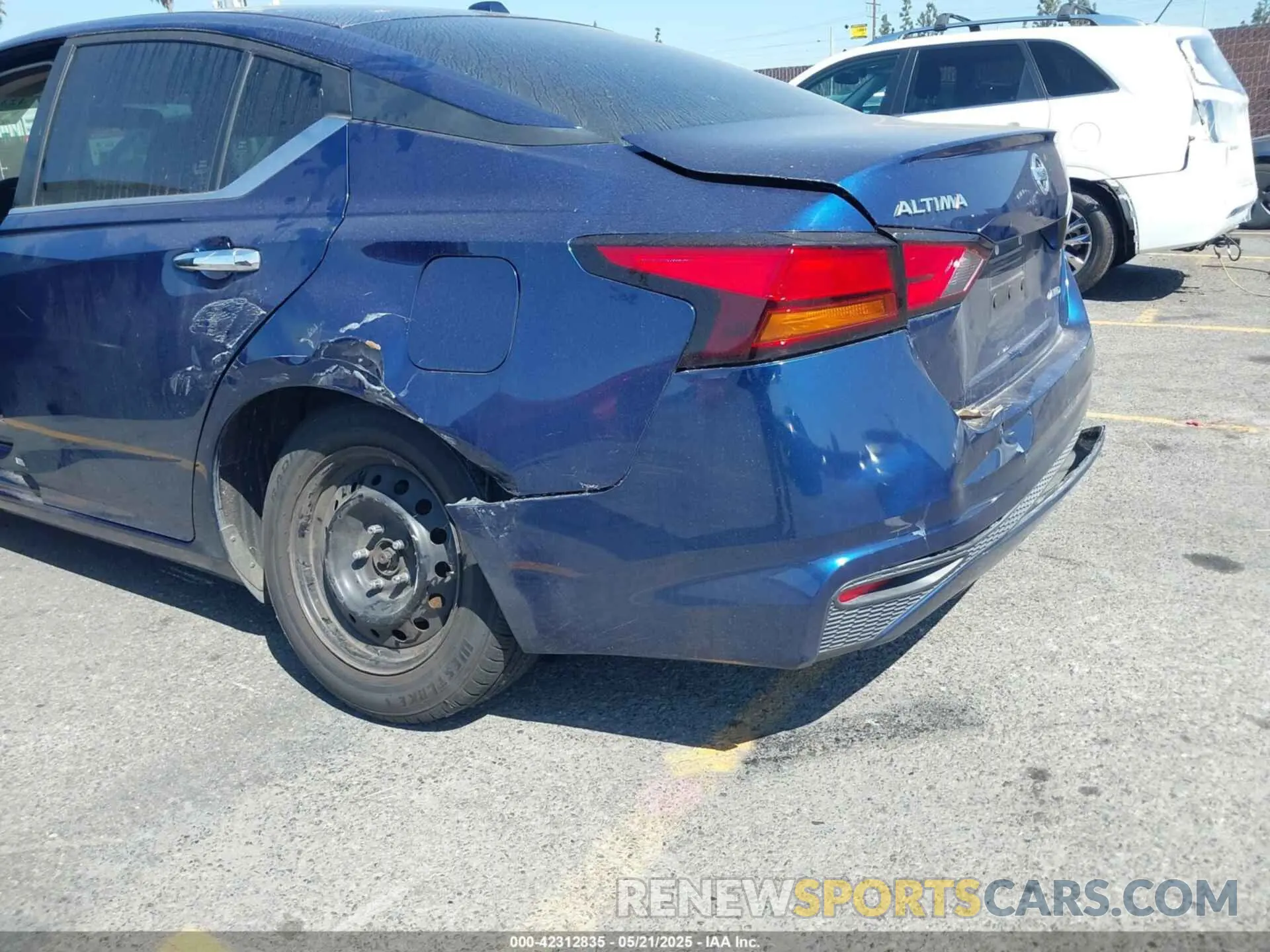 6 Photograph of a damaged car 1N4BL4BW4KC153576 NISSAN ALTIMA 2019