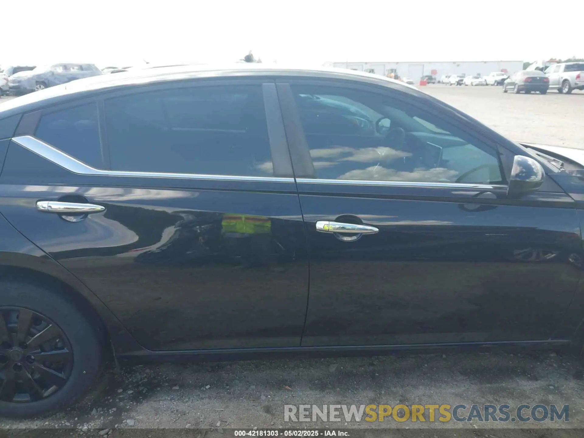 13 Photograph of a damaged car 1N4BL4BW4KC208933 NISSAN ALTIMA 2019