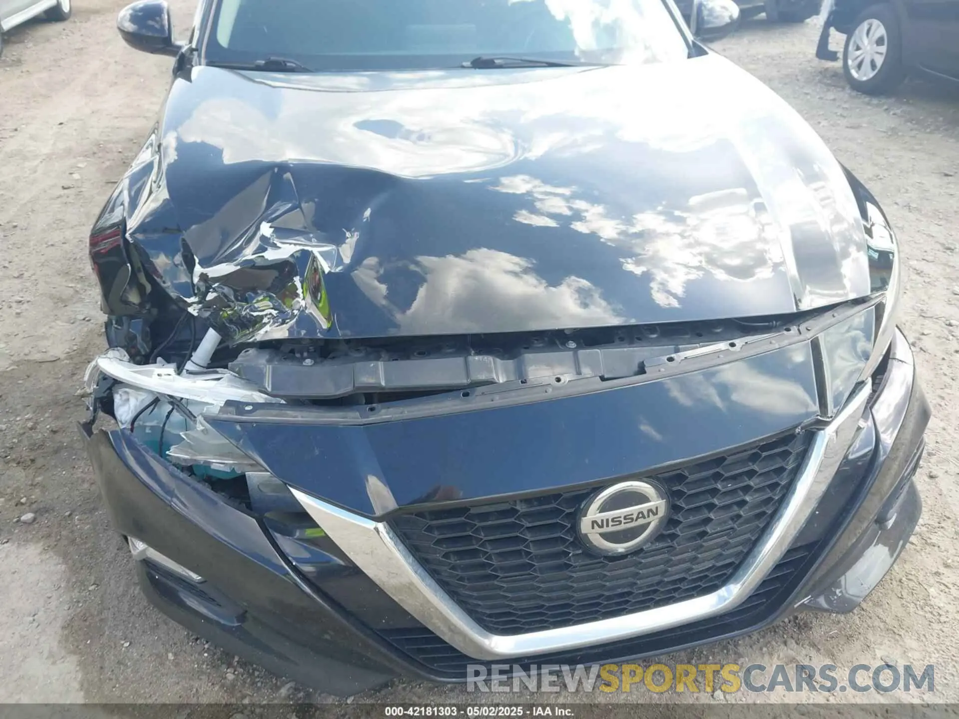 18 Photograph of a damaged car 1N4BL4BW4KC208933 NISSAN ALTIMA 2019
