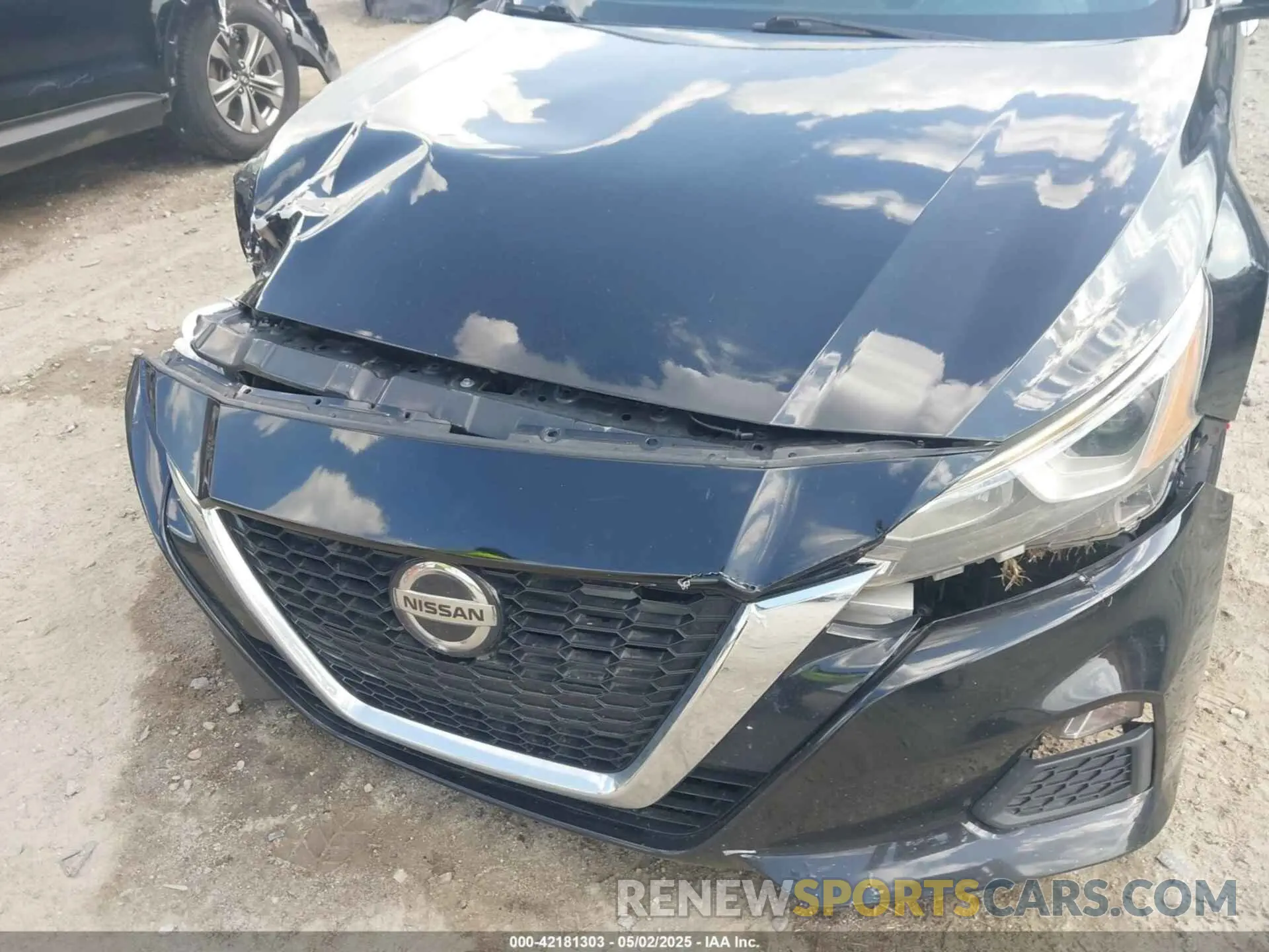 19 Photograph of a damaged car 1N4BL4BW4KC208933 NISSAN ALTIMA 2019
