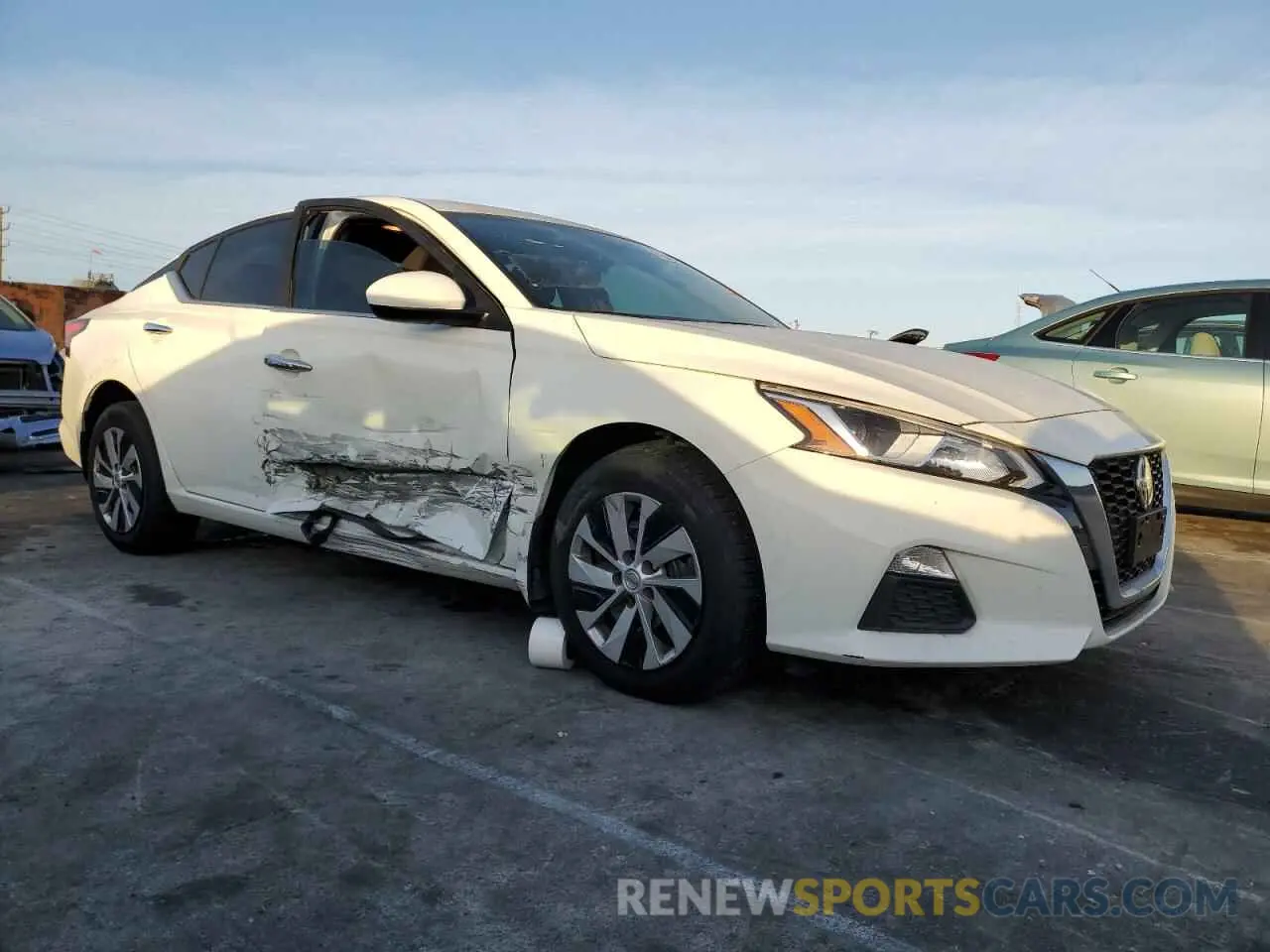 4 Photograph of a damaged car 1N4BL4BW4KN320653 NISSAN ALTIMA 2019