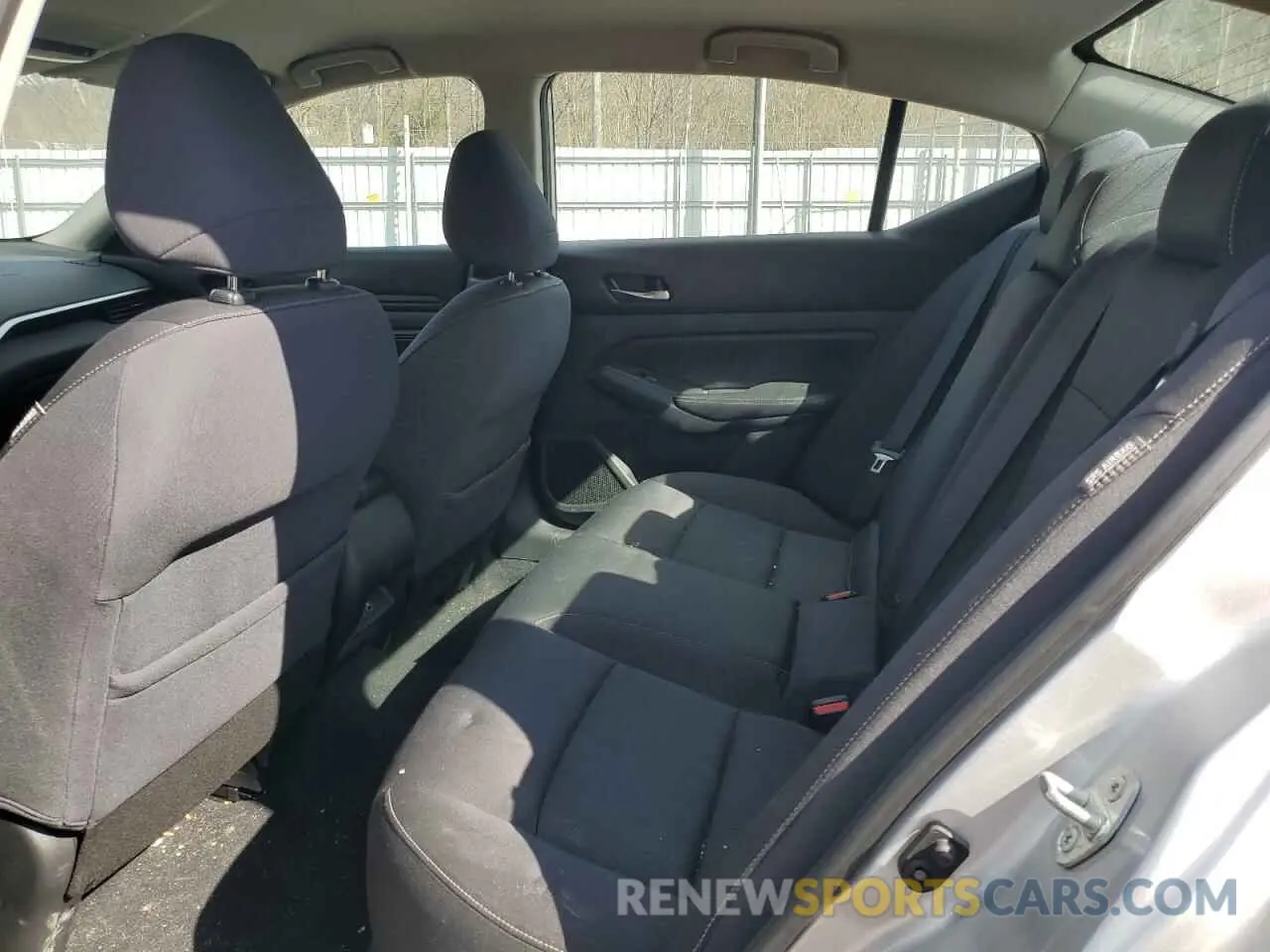 10 Photograph of a damaged car 1N4BL4BW5KC142263 NISSAN ALTIMA 2019