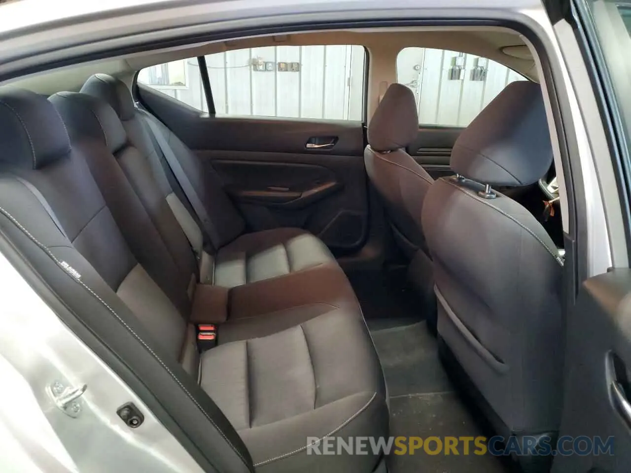 10 Photograph of a damaged car 1N4BL4BW6KC158651 NISSAN ALTIMA 2019