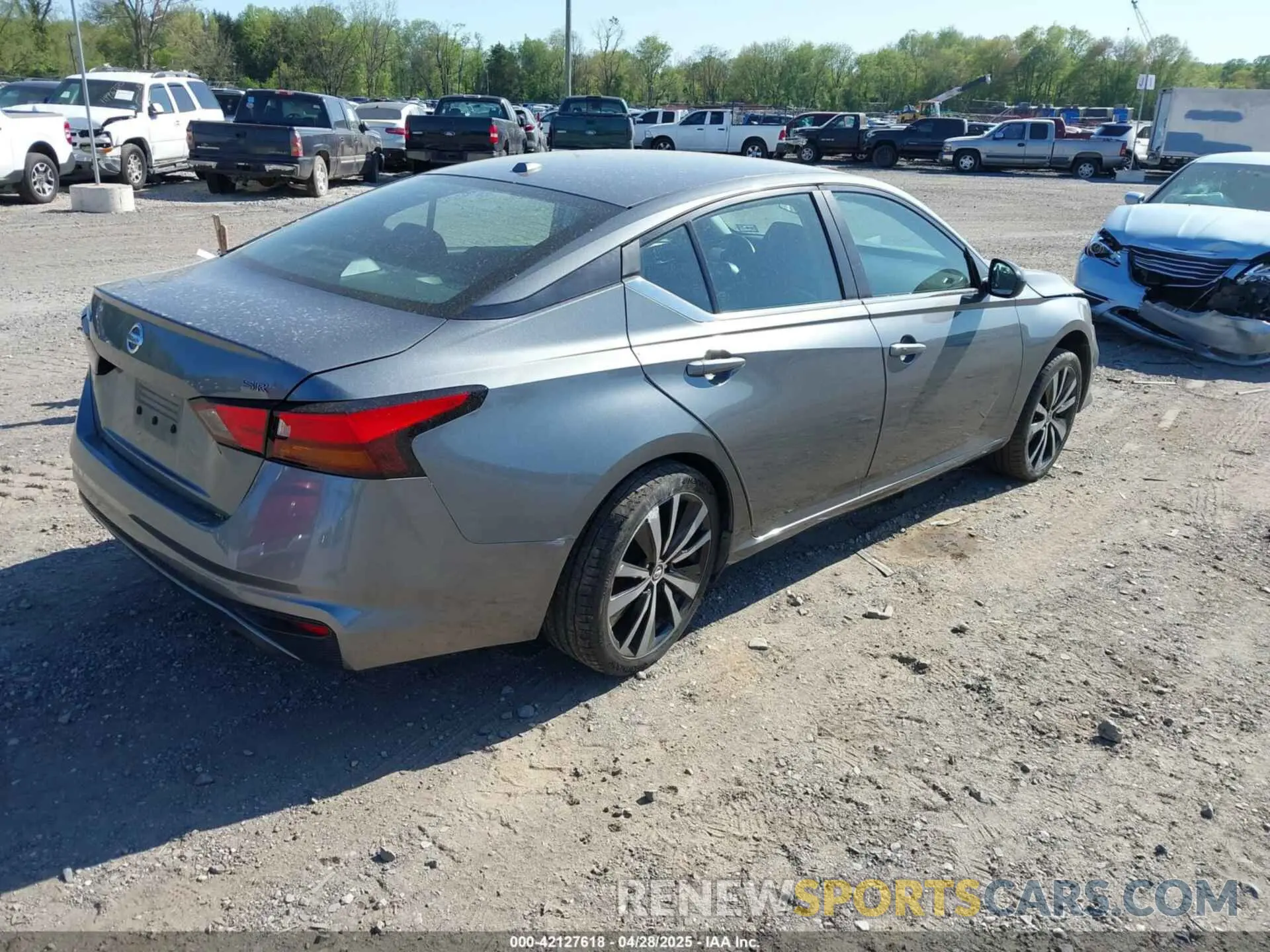 4 Photograph of a damaged car 1N4BL4CV0KC113145 NISSAN ALTIMA 2019