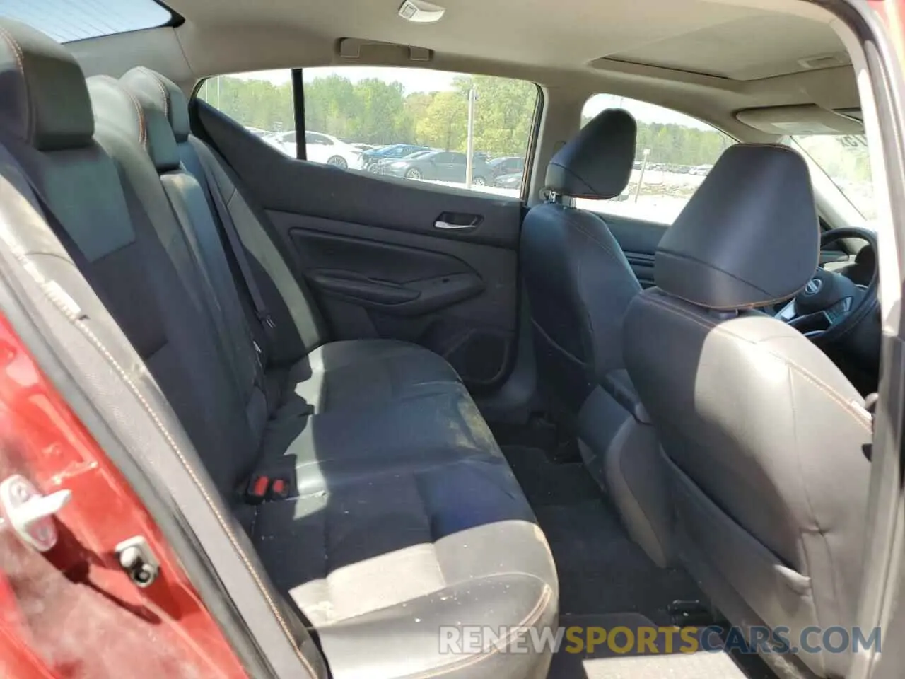 10 Photograph of a damaged car 1N4BL4CV0KC136280 NISSAN ALTIMA 2019