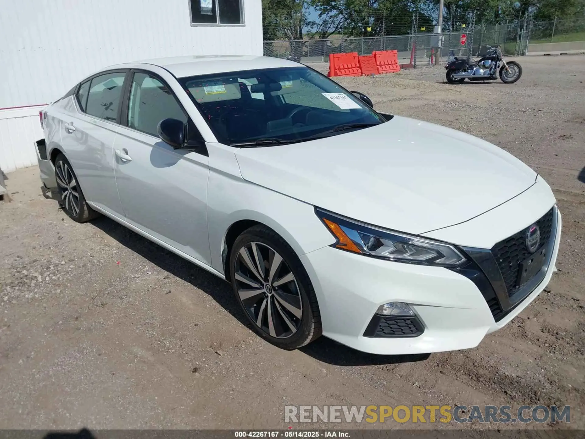 1 Photograph of a damaged car 1N4BL4CV0KC173345 NISSAN ALTIMA 2019