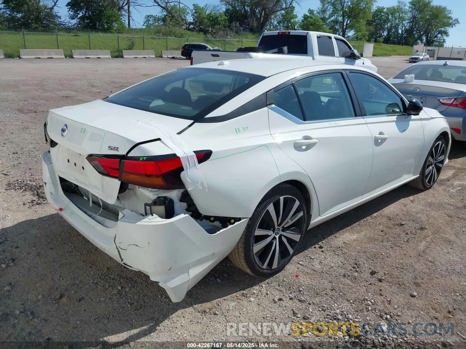 4 Photograph of a damaged car 1N4BL4CV0KC173345 NISSAN ALTIMA 2019
