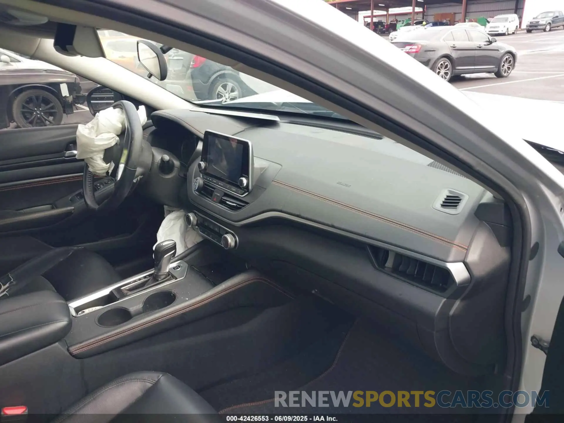 5 Photograph of a damaged car 1N4BL4CV0KC210037 NISSAN ALTIMA 2019