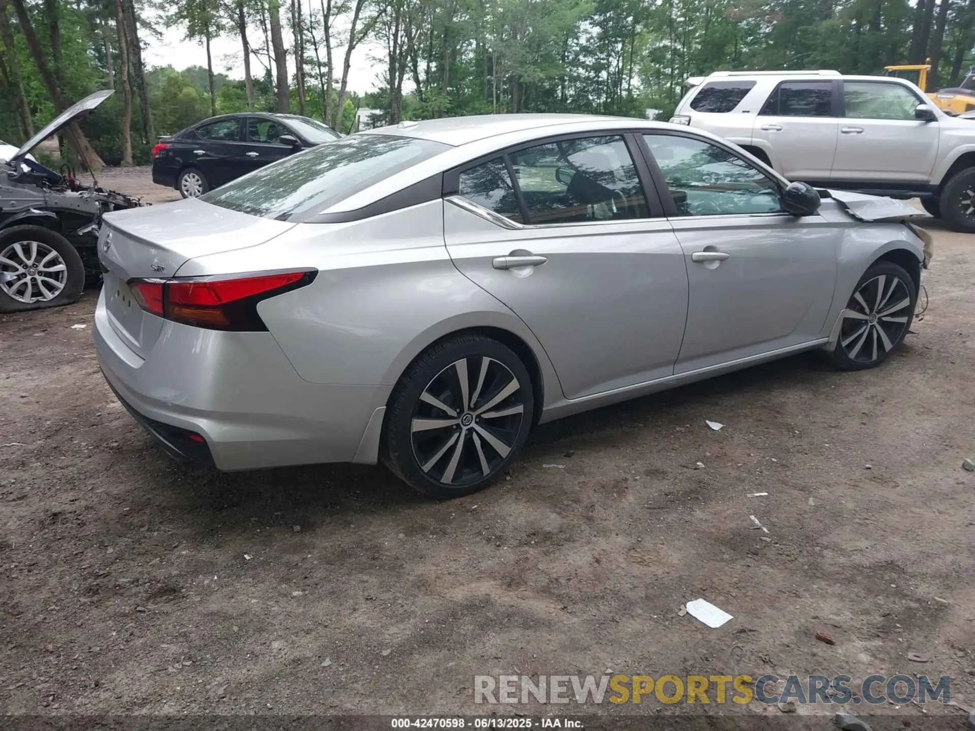 4 Photograph of a damaged car 1N4BL4CV0KC255382 NISSAN ALTIMA 2019