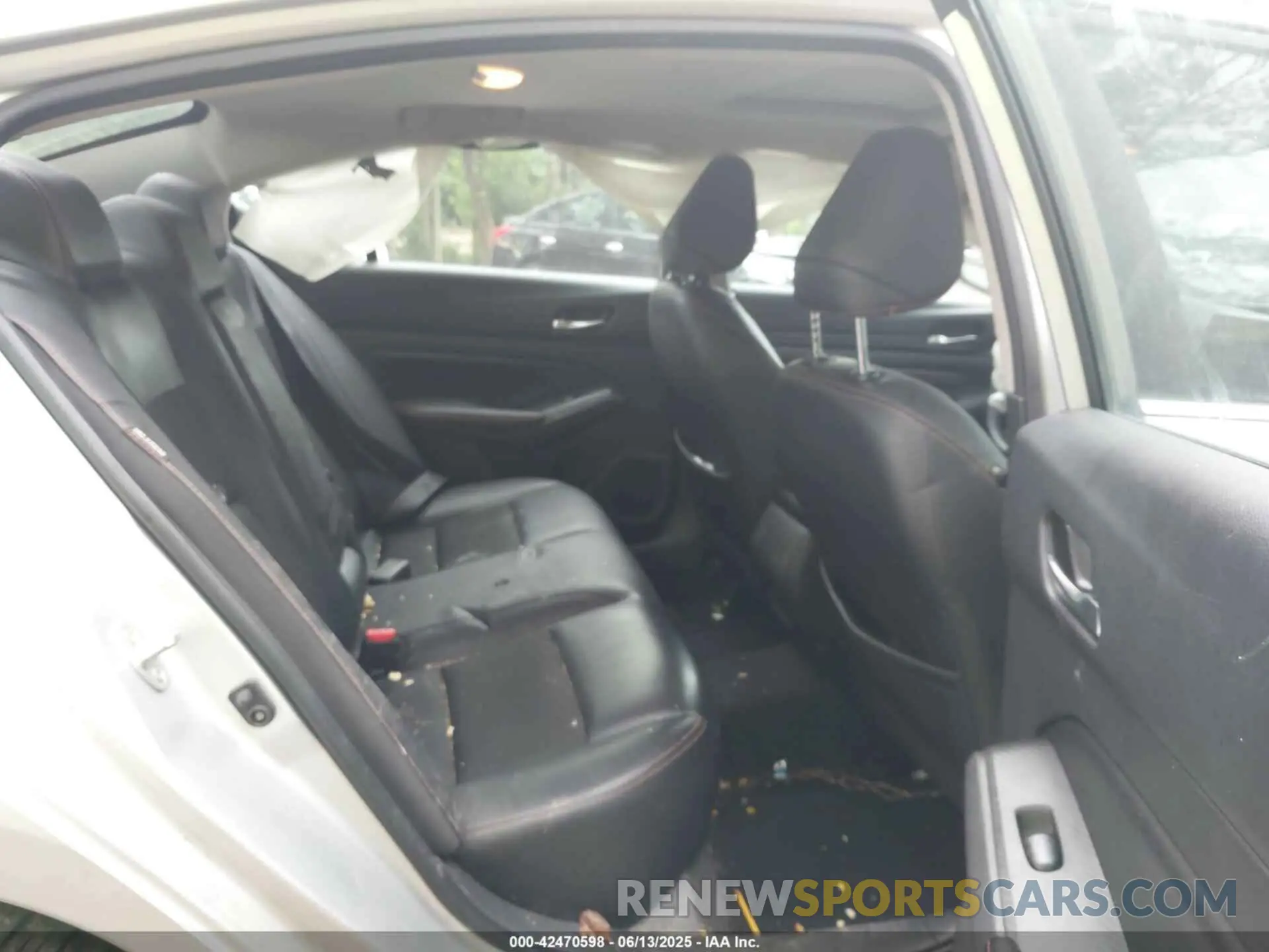 8 Photograph of a damaged car 1N4BL4CV0KC255382 NISSAN ALTIMA 2019