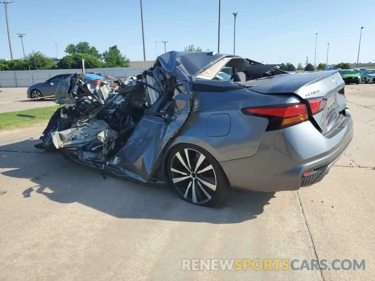 2 Photograph of a damaged car 1N4BL4CV1KC122095 NISSAN ALTIMA 2019
