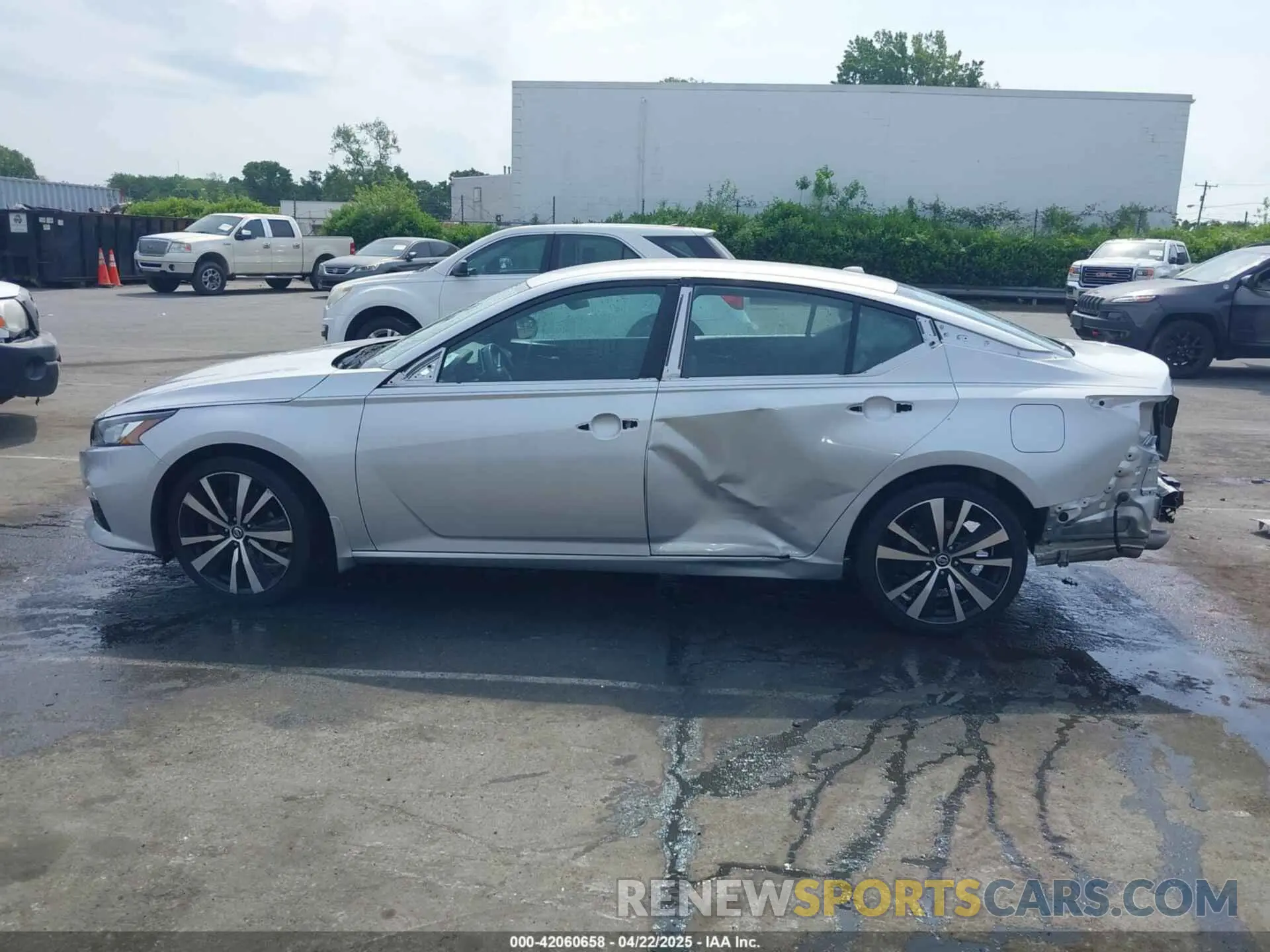 15 Photograph of a damaged car 1N4BL4CV1KC182958 NISSAN ALTIMA 2019