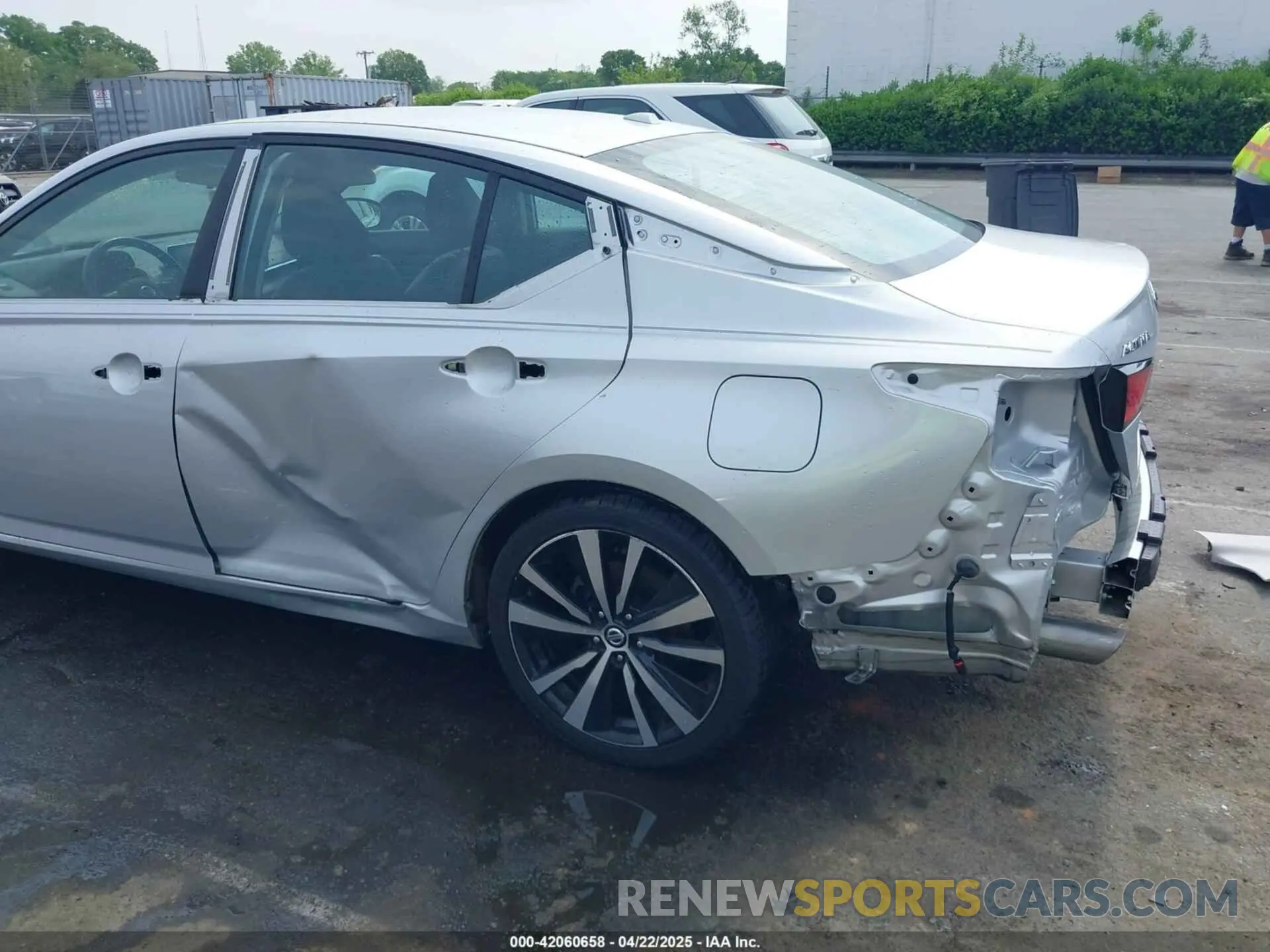 18 Photograph of a damaged car 1N4BL4CV1KC182958 NISSAN ALTIMA 2019