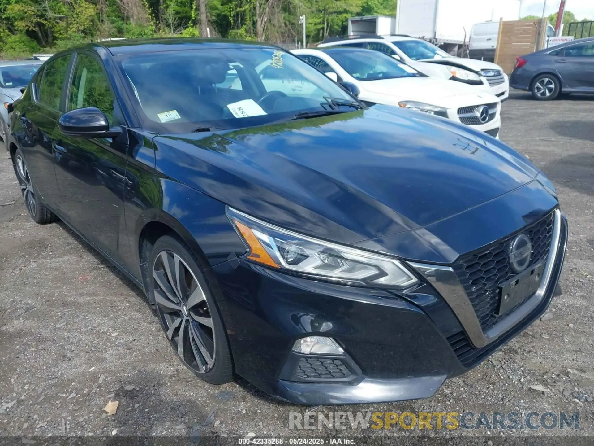 1 Photograph of a damaged car 1N4BL4CV1KN318400 NISSAN ALTIMA 2019