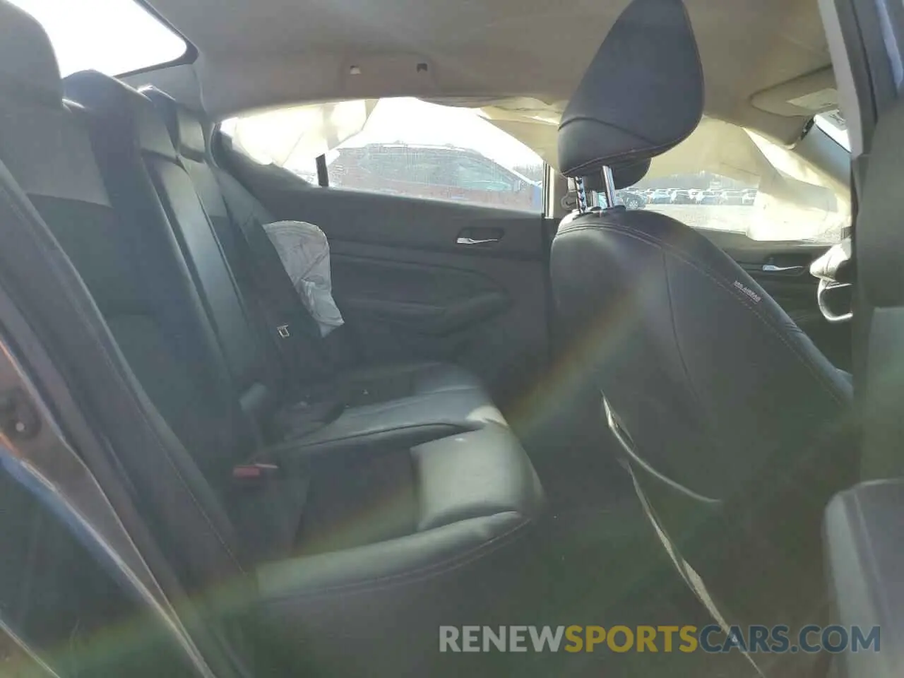 11 Photograph of a damaged car 1N4BL4CV1KN323452 NISSAN ALTIMA 2019