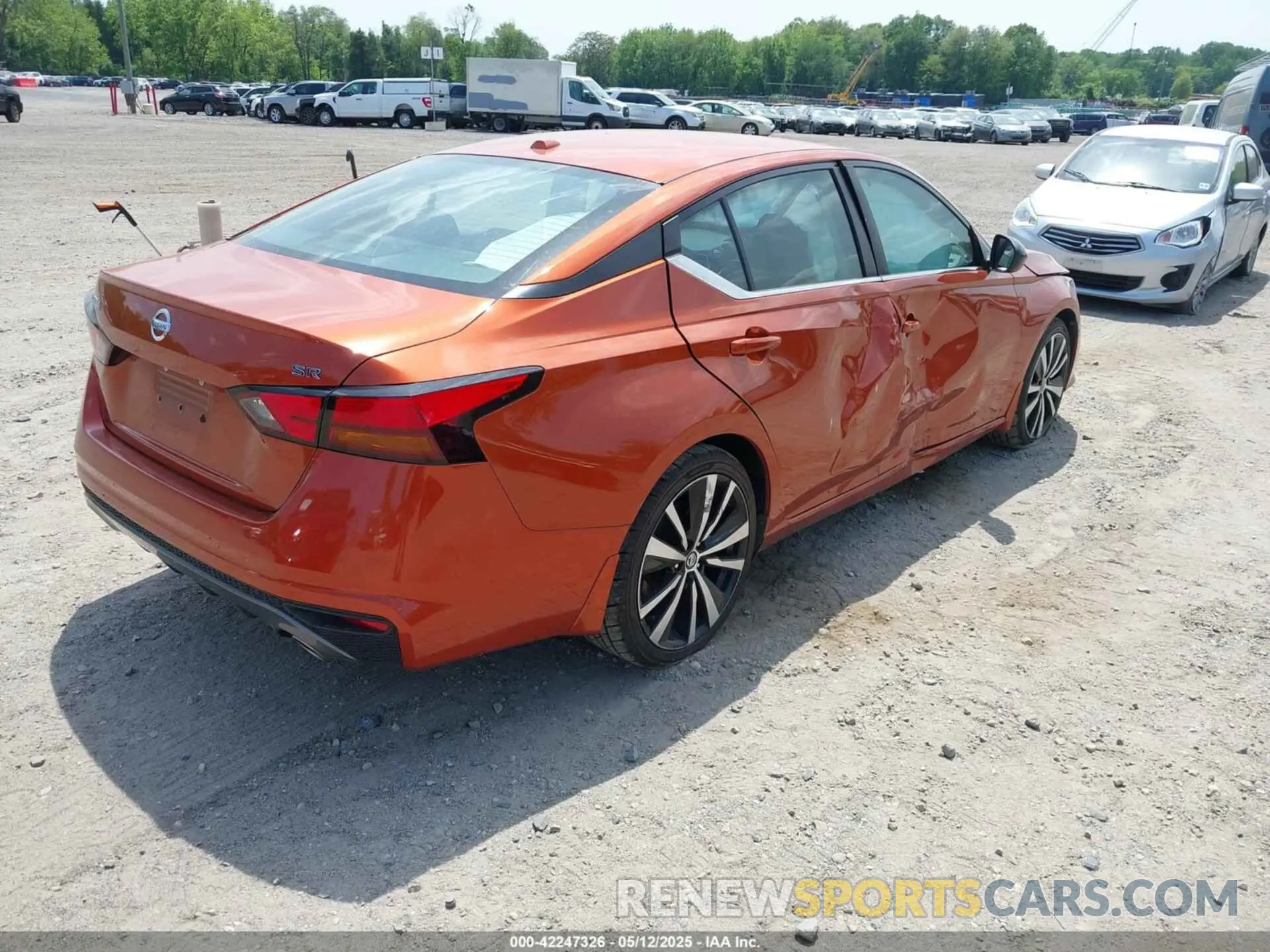 4 Photograph of a damaged car 1N4BL4CV2KC103510 NISSAN ALTIMA 2019
