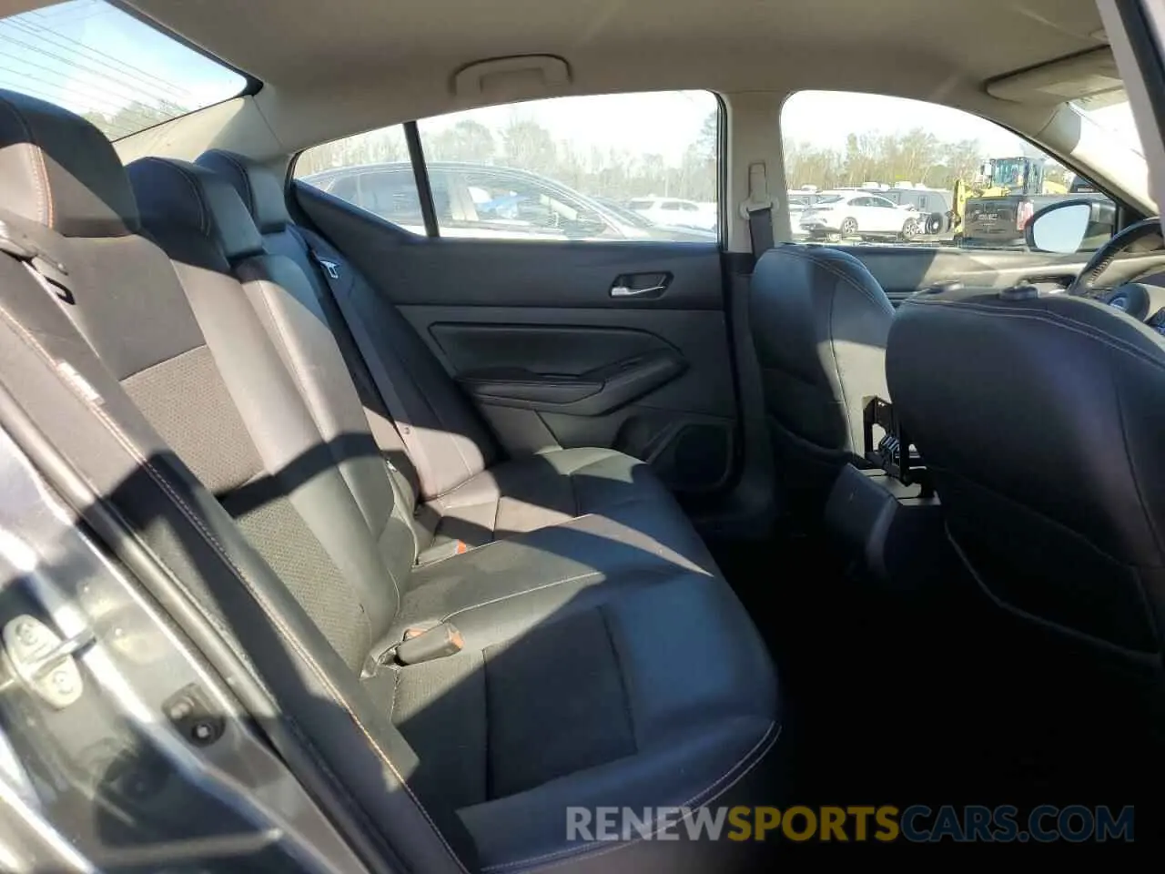 10 Photograph of a damaged car 1N4BL4CV2KC121344 NISSAN ALTIMA 2019
