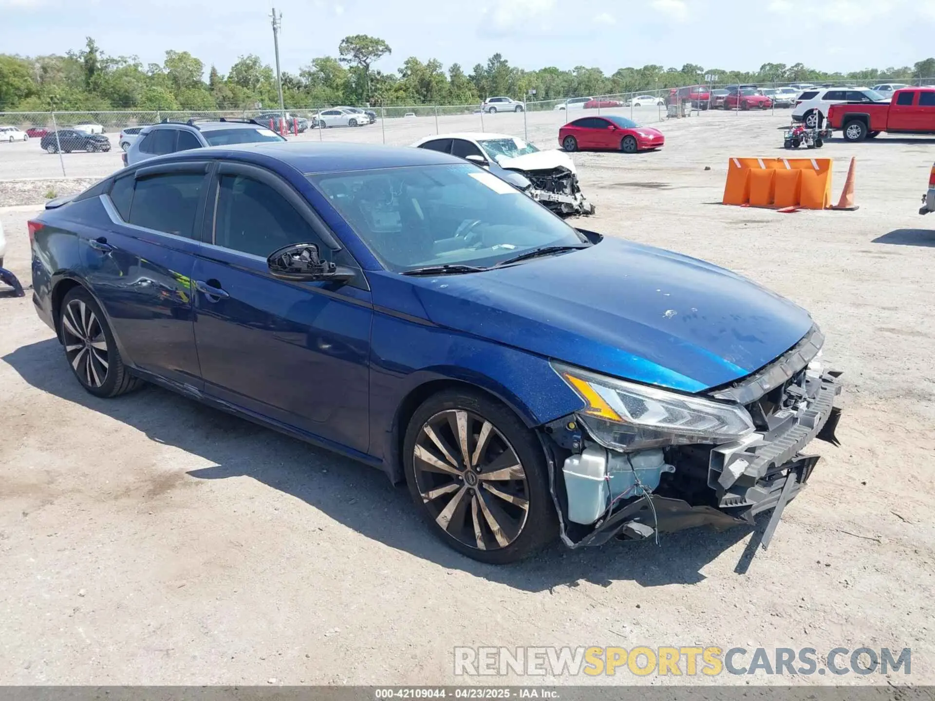 1 Photograph of a damaged car 1N4BL4CV2KC137950 NISSAN ALTIMA 2019