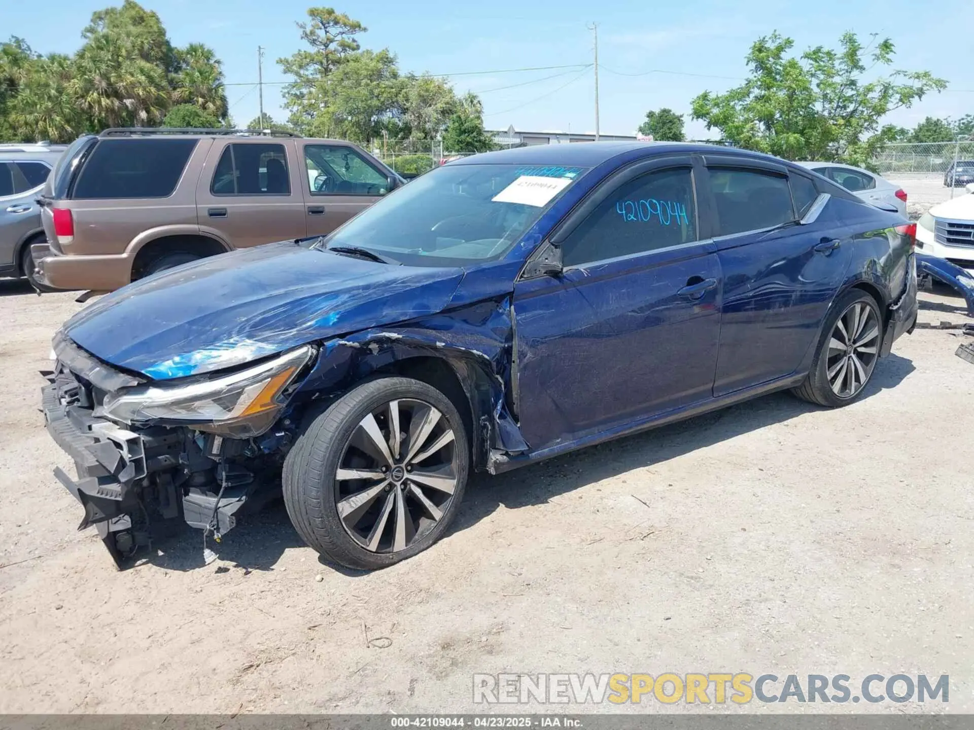 2 Photograph of a damaged car 1N4BL4CV2KC137950 NISSAN ALTIMA 2019