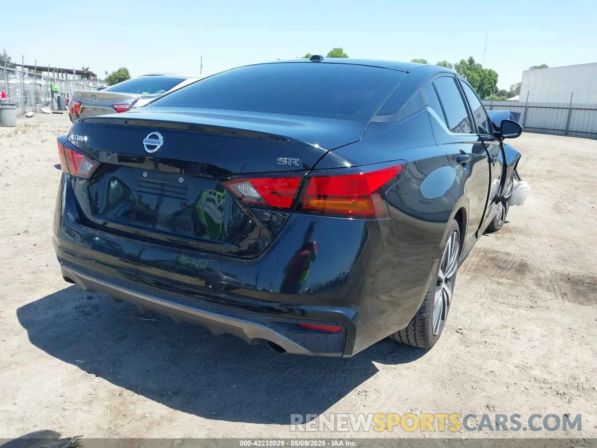 4 Photograph of a damaged car 1N4BL4CV2KC160757 NISSAN ALTIMA 2019