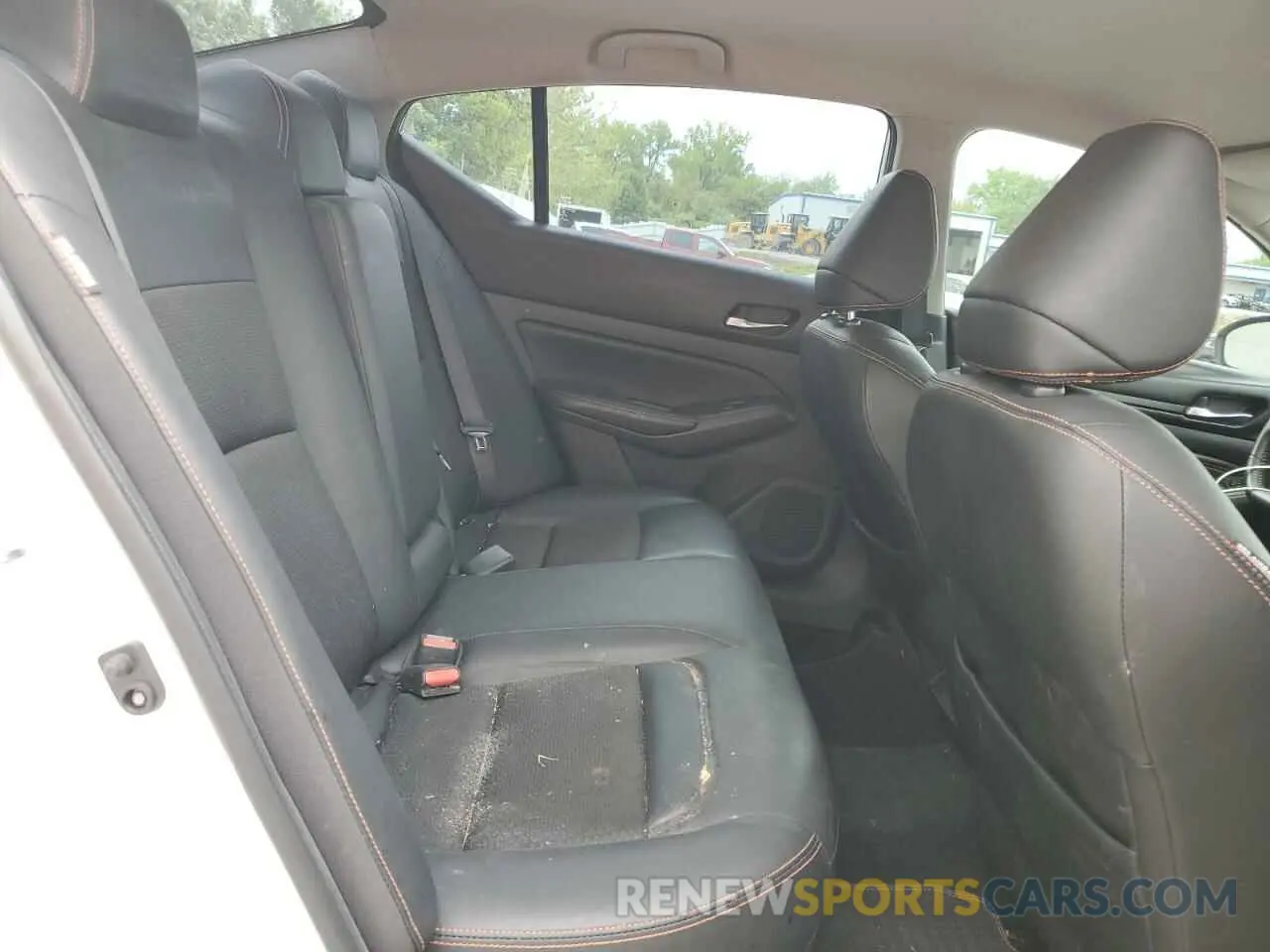 10 Photograph of a damaged car 1N4BL4CV2KC177476 NISSAN ALTIMA 2019