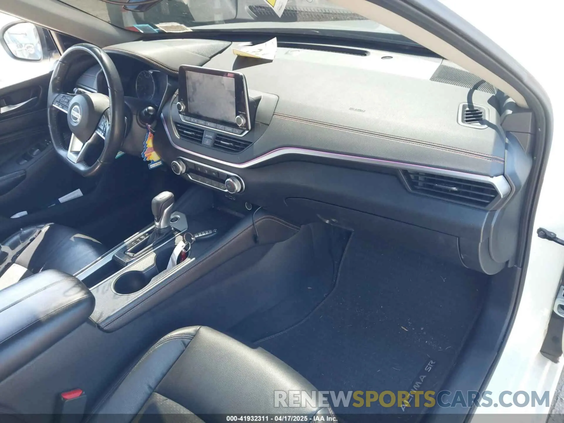 5 Photograph of a damaged car 1N4BL4CV2KC211593 NISSAN ALTIMA 2019