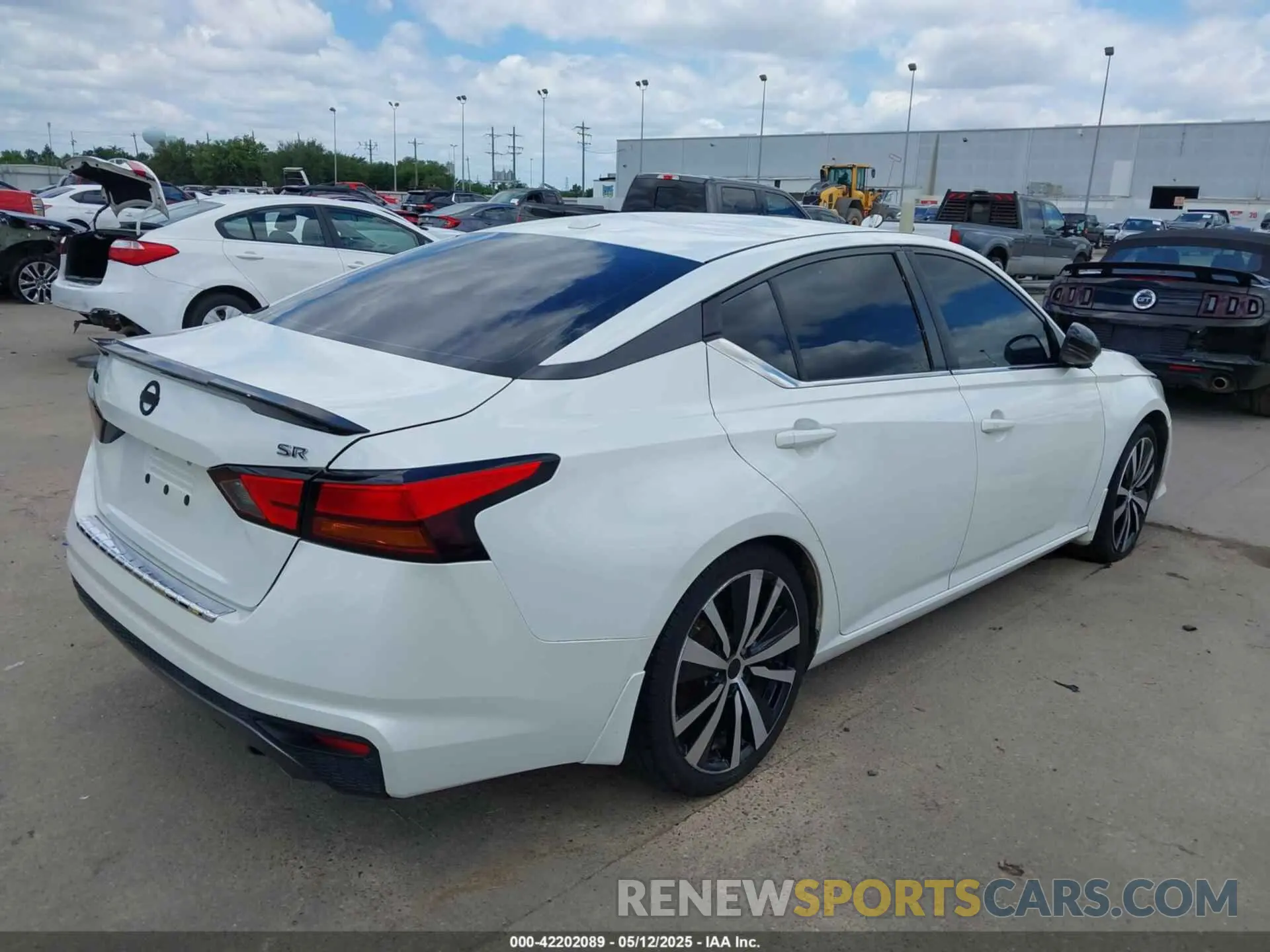 4 Photograph of a damaged car 1N4BL4CV2KN309687 NISSAN ALTIMA 2019