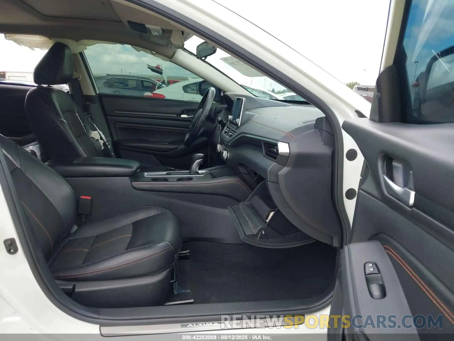5 Photograph of a damaged car 1N4BL4CV2KN309687 NISSAN ALTIMA 2019