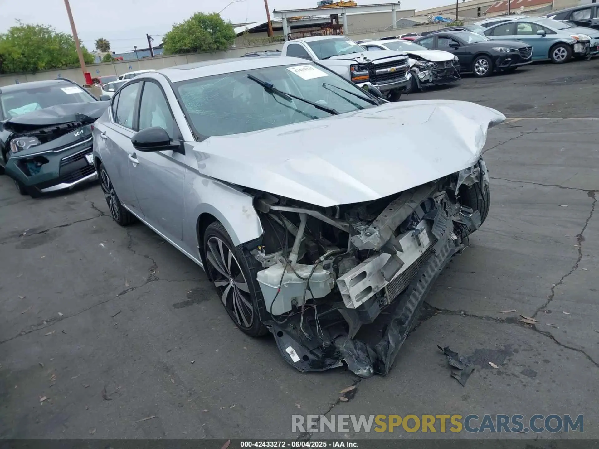 1 Photograph of a damaged car 1N4BL4CV2KN319622 NISSAN ALTIMA 2019
